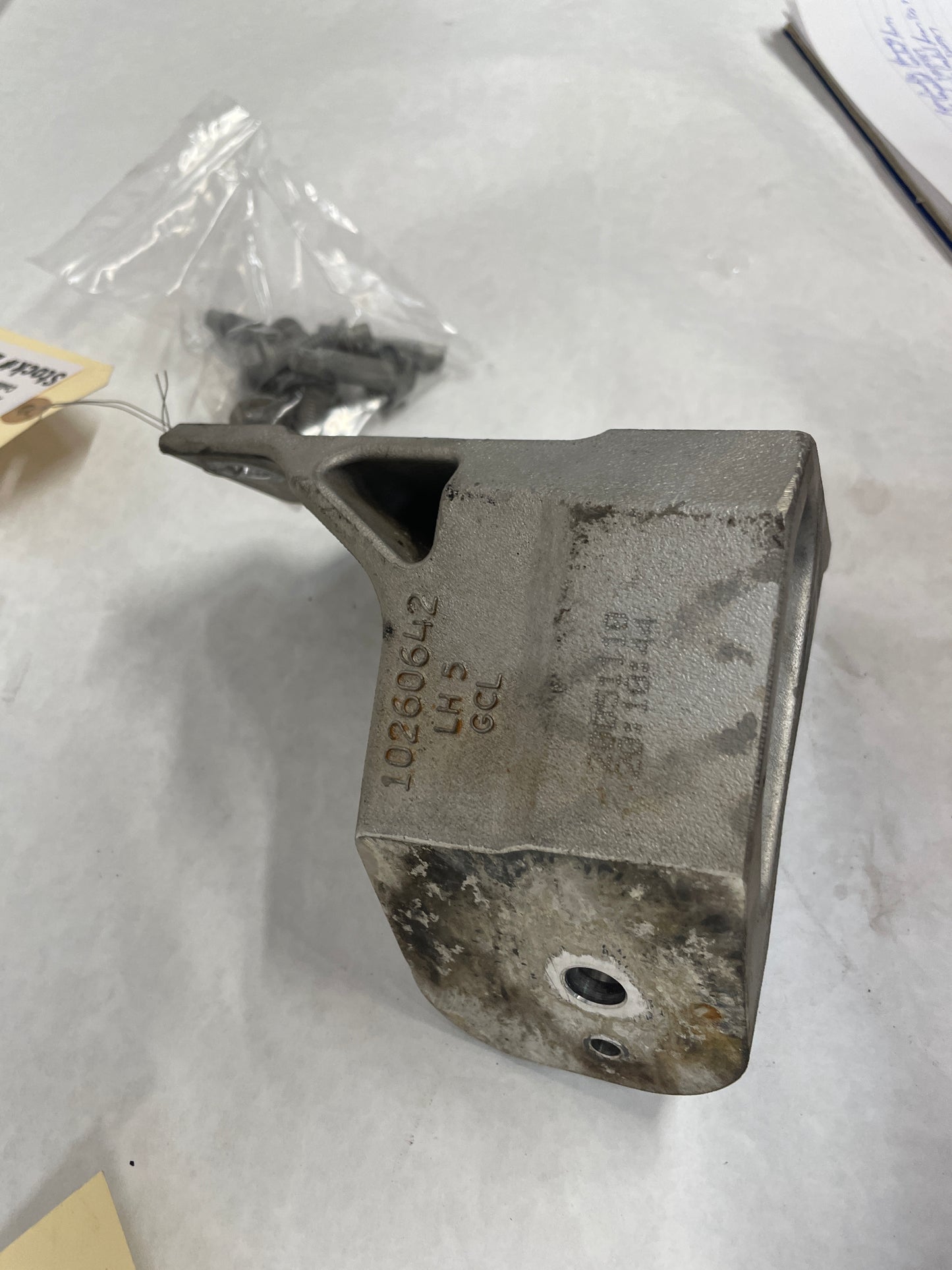 2006 Pontiac GTO RH & LH Engine Motor Mount Bracket Stands OEM - Day's Parts Yard