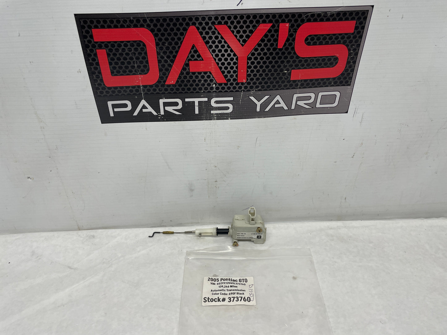 2005 Pontiac GTO Trunk Deck Lid Lock Actuator w/ Linkage OEM - Day's Parts Yard
