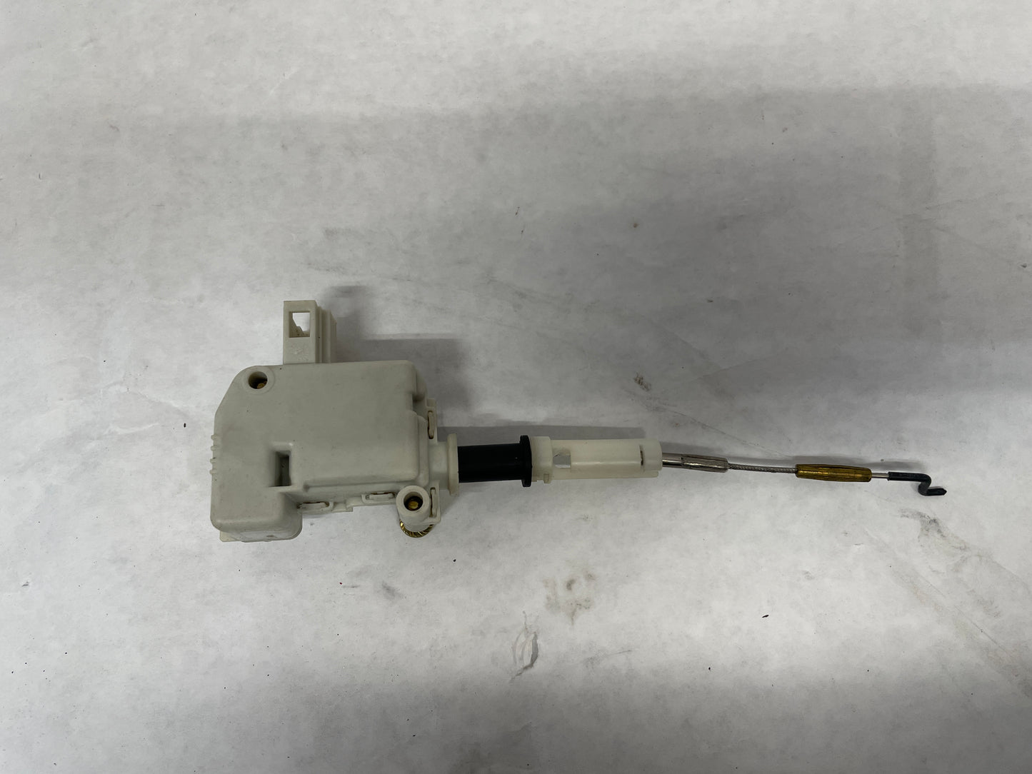 2005 Pontiac GTO Trunk Deck Lid Lock Actuator w/ Linkage OEM - Day's Parts Yard