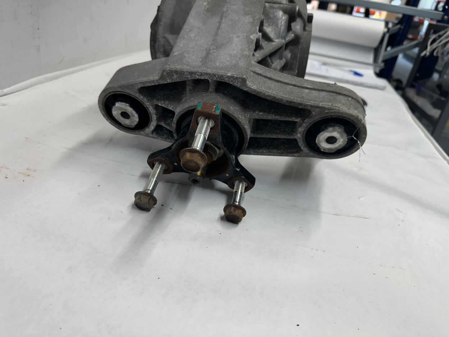 2014 Chevy Caprice PPV Rearend Rear End Diff Differential Carrier 2.92 LSD OEM - Day's Parts Yard