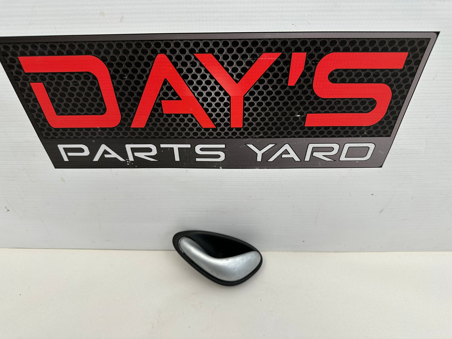 2006 Pontiac GTO LH Driver Interior Door Handle OEM - Day's Parts Yard