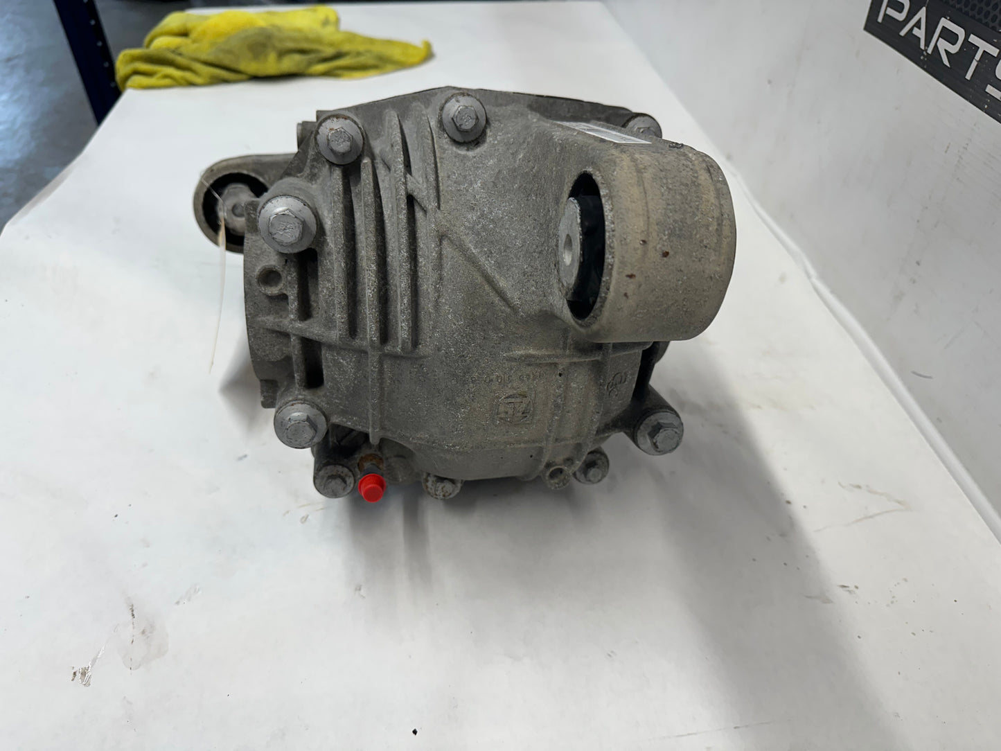 2014 Chevy Caprice PPV Rearend Rear End Diff Differential Carrier 2.92 LSD OEM - Day's Parts Yard