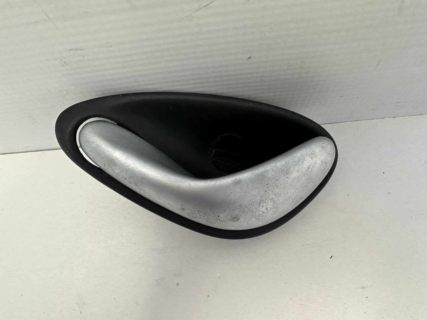 2006 Pontiac GTO LH Driver Interior Door Handle OEM - Day's Parts Yard