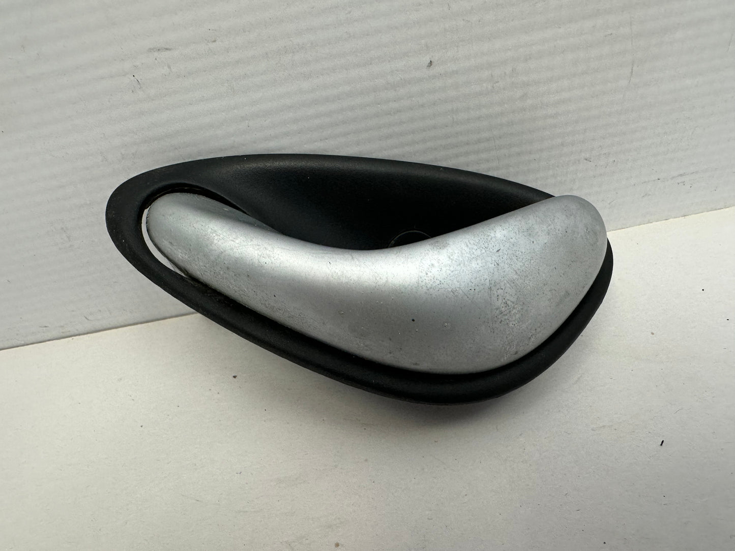 2006 Pontiac GTO LH Driver Interior Door Handle OEM - Day's Parts Yard