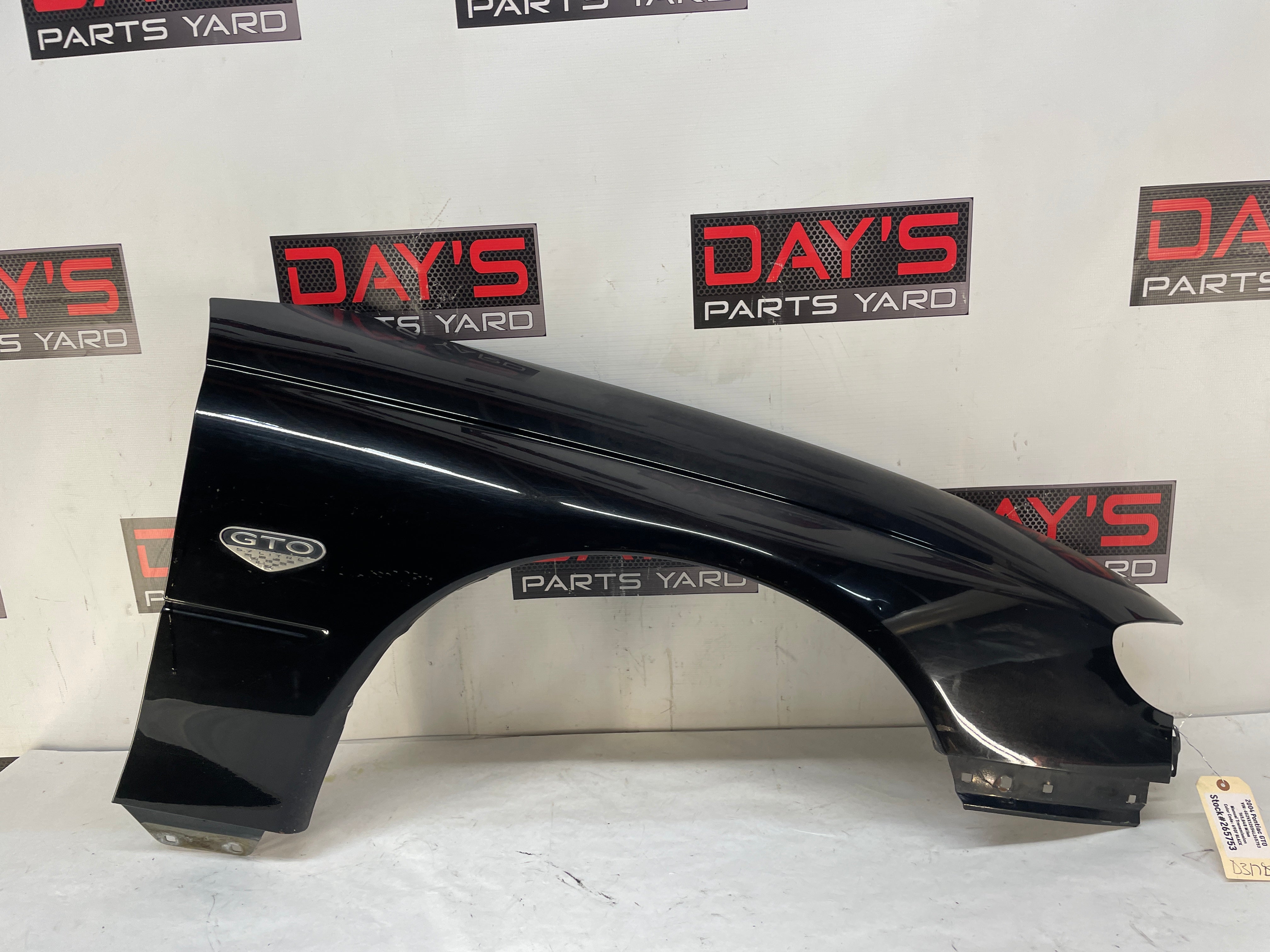 2004 Pontiac GTO RH Passenger Front Fender Black OEM