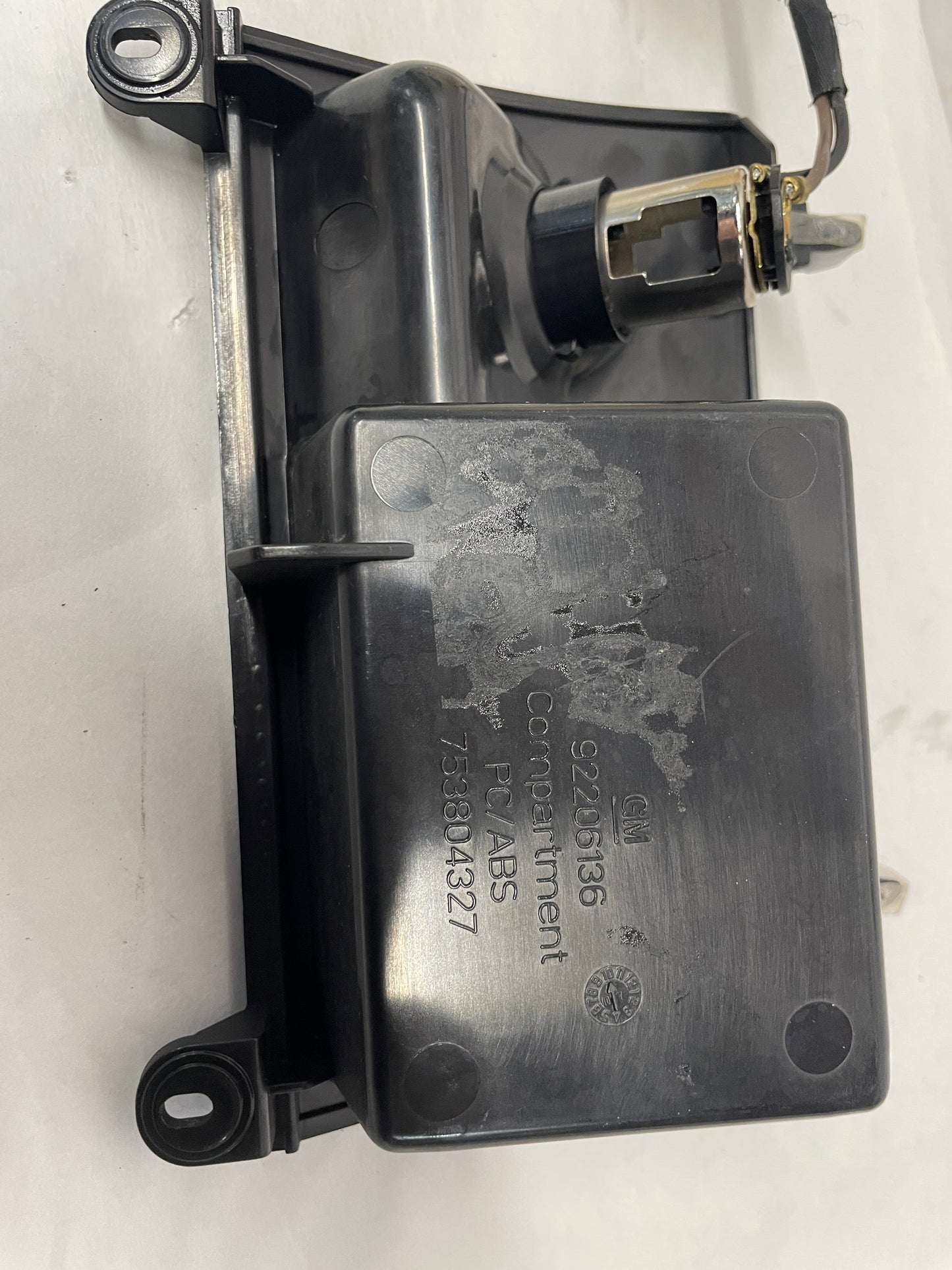 2008 Pontiac G8 GT Lower Radio Center Console Storage Cubby Compartment Assembly OEM - Day's Parts Yard