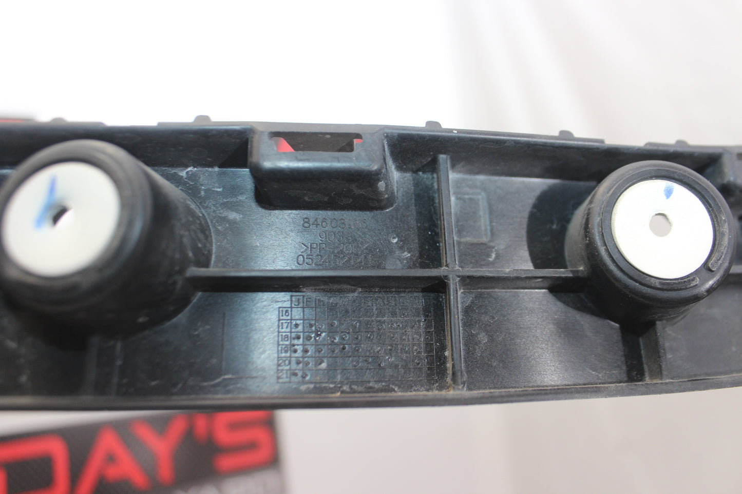 2021 Chevy Camaro SS RH & LH Rear Bumper Retainer Brackets OEM - Day's Parts Yard