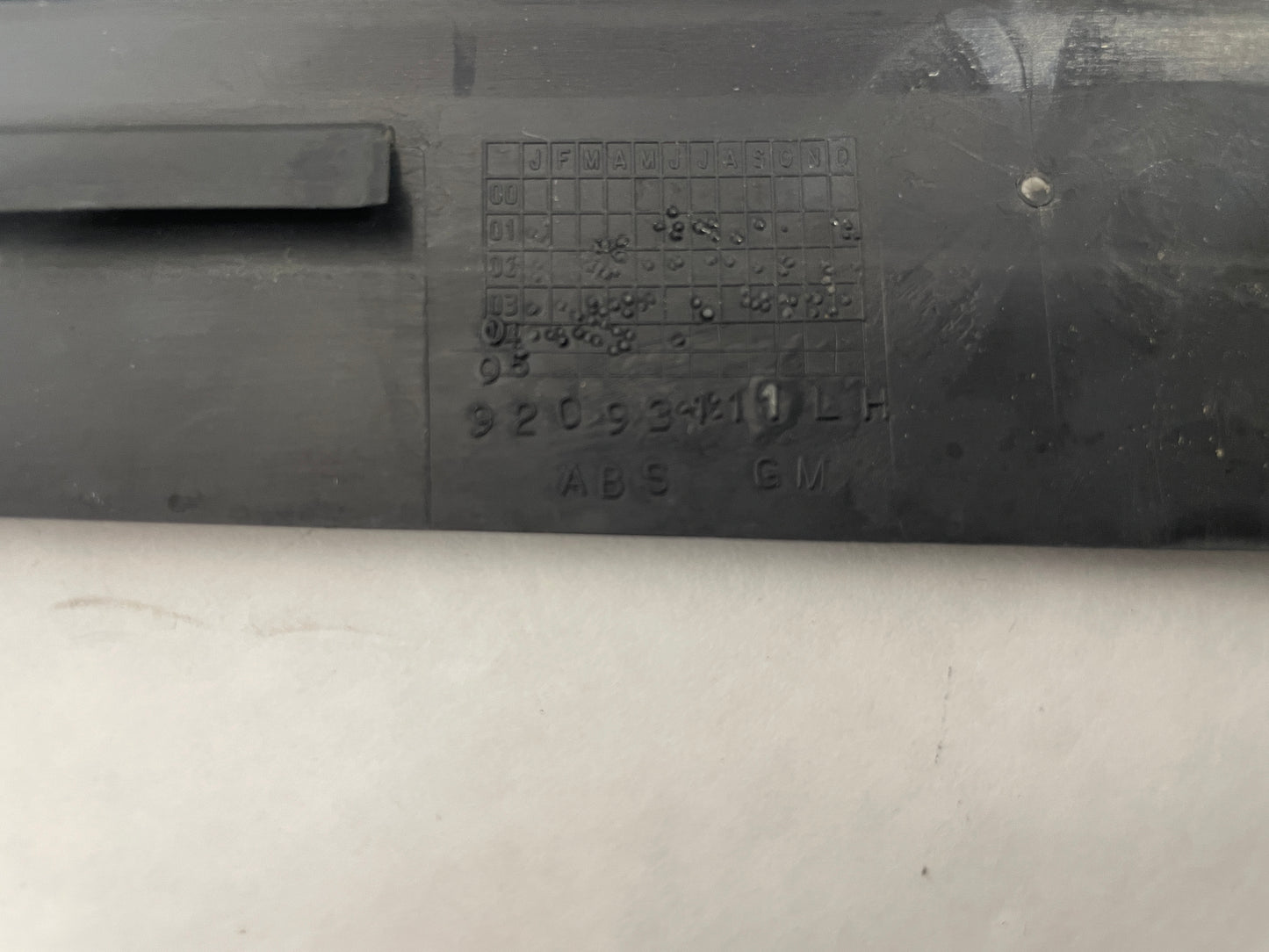 2004 Pontiac GTO LH Driver Exterior B Pillar Window Trim Applique Cover OEM - Day's Parts Yard