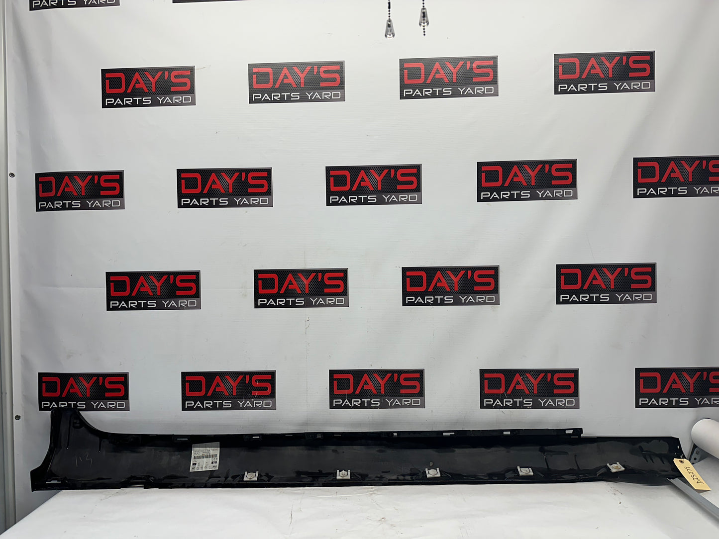 2014 Chevy Caprice PPV LH Driver Rocker Molding Side Skirt Panel Trim OEM - Day's Parts Yard