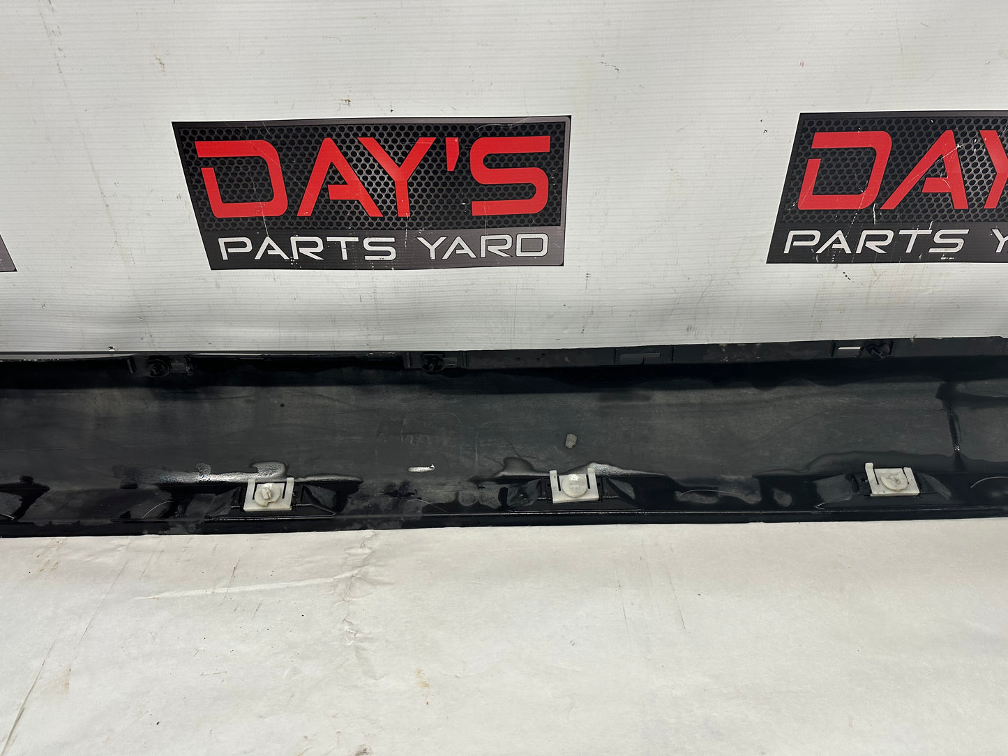 2014 Chevy Caprice PPV LH Driver Rocker Molding Side Skirt Panel Trim OEM - Day's Parts Yard