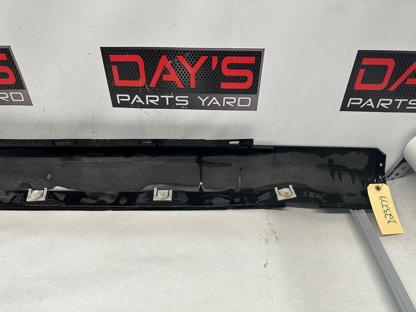 2014 Chevy Caprice PPV LH Driver Rocker Molding Side Skirt Panel Trim OEM - Day's Parts Yard