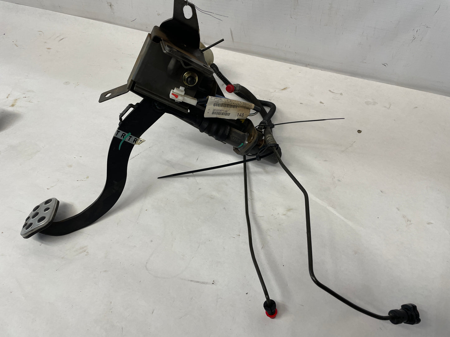 2005 Pontiac GTO Manual Brake & Clutch Pedal Assembly w/ Hydraulics OEM - Day's Parts Yard