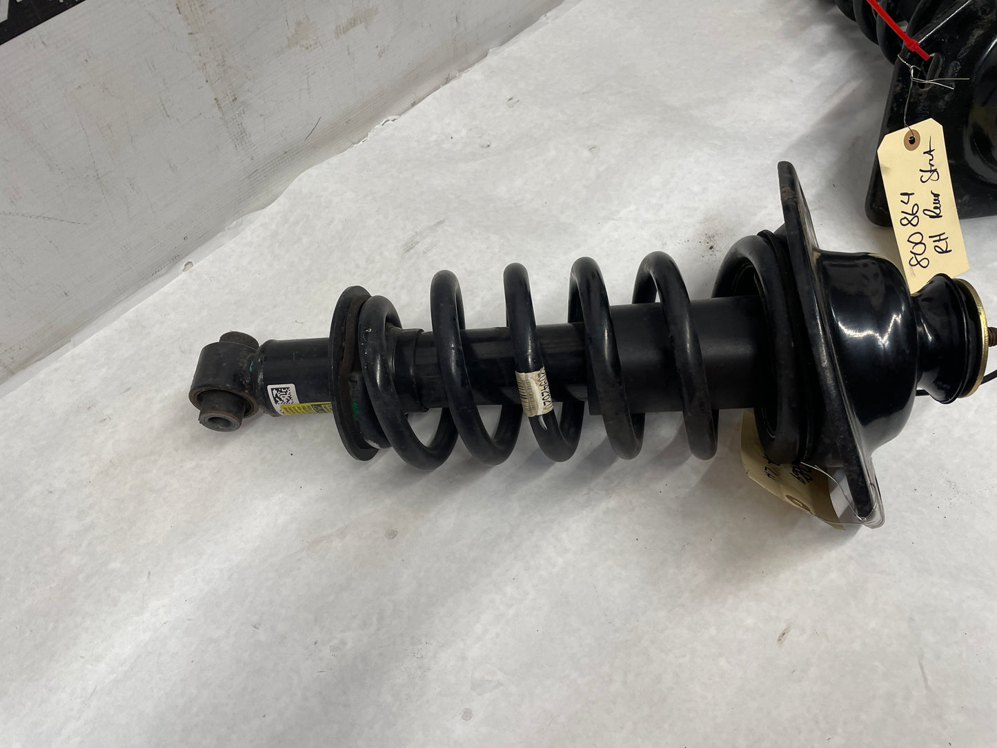 2014 Chevy Camaro ZL1 Convertible RH & LH Rear Magnetic Ride Shock Strut Absorbers OEM - Day's Parts Yard