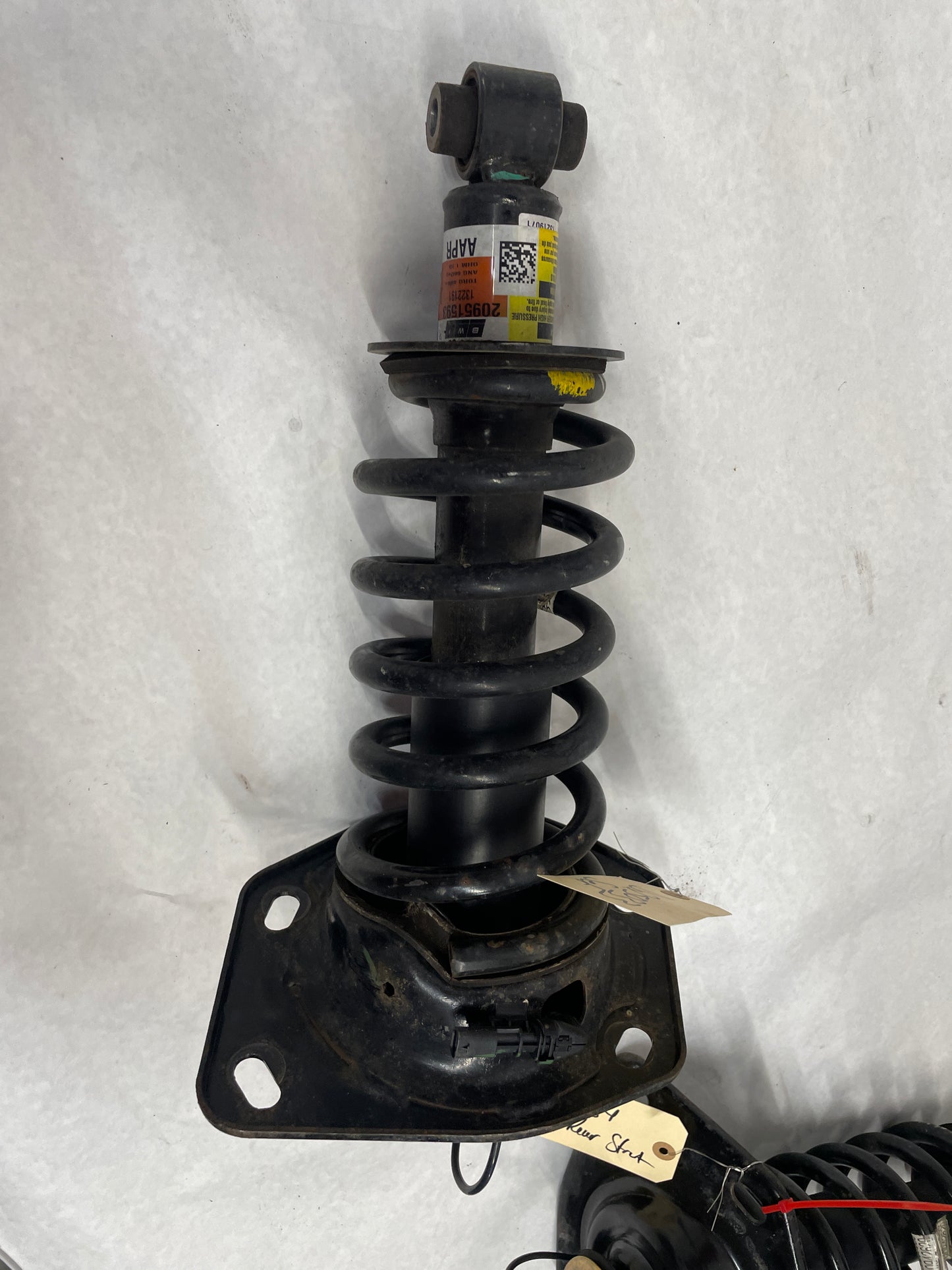 2014 Chevy Camaro ZL1 Convertible RH & LH Rear Magnetic Ride Shock Strut Absorbers OEM - Day's Parts Yard