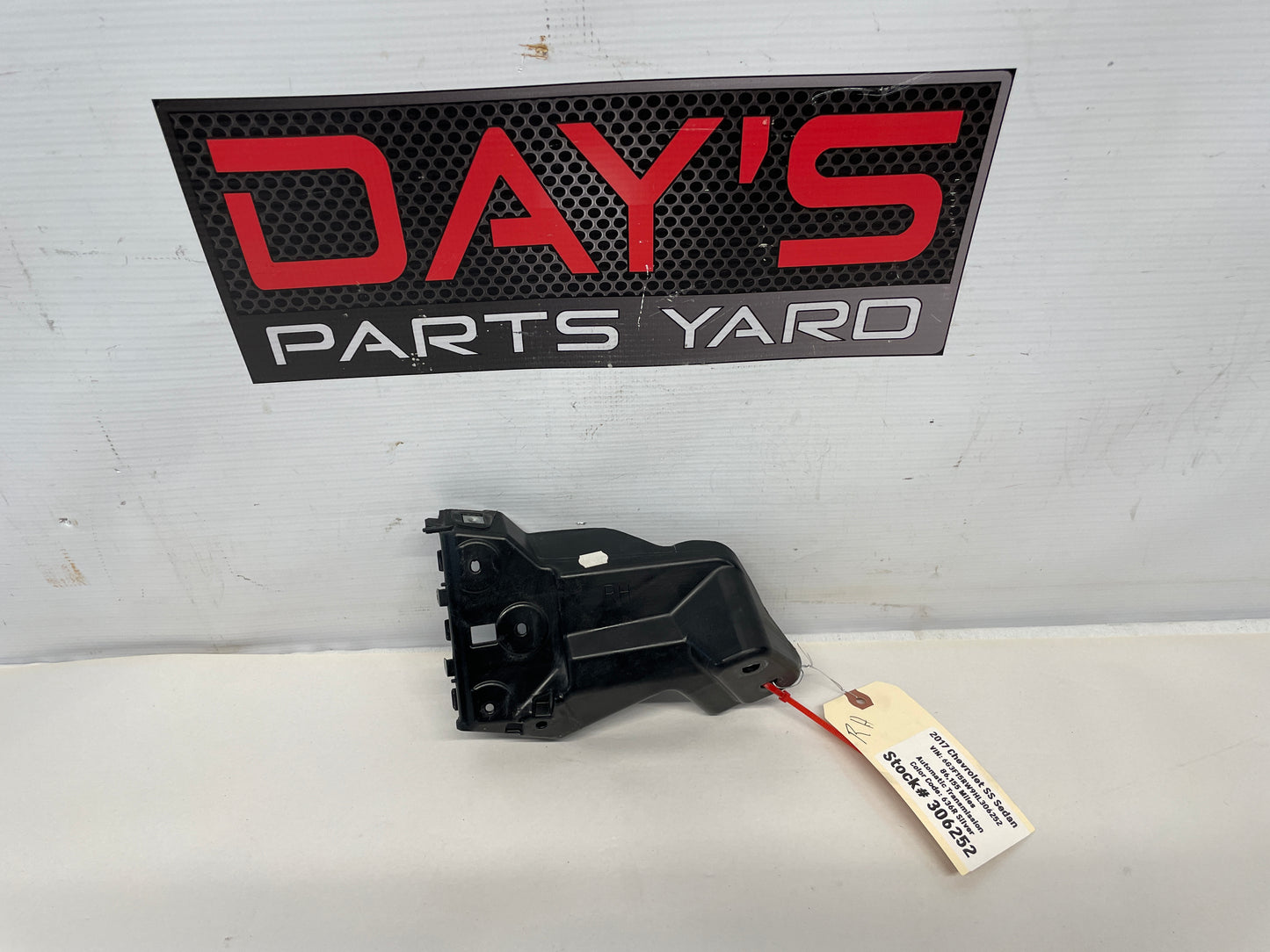 2017 Chevy SS Sedan RH Passenger Fender Bumper Bracket OEM - Day's Parts Yard