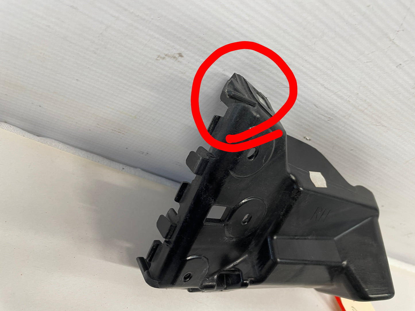 2017 Chevy SS Sedan RH Passenger Fender Bumper Bracket OEM - Day's Parts Yard