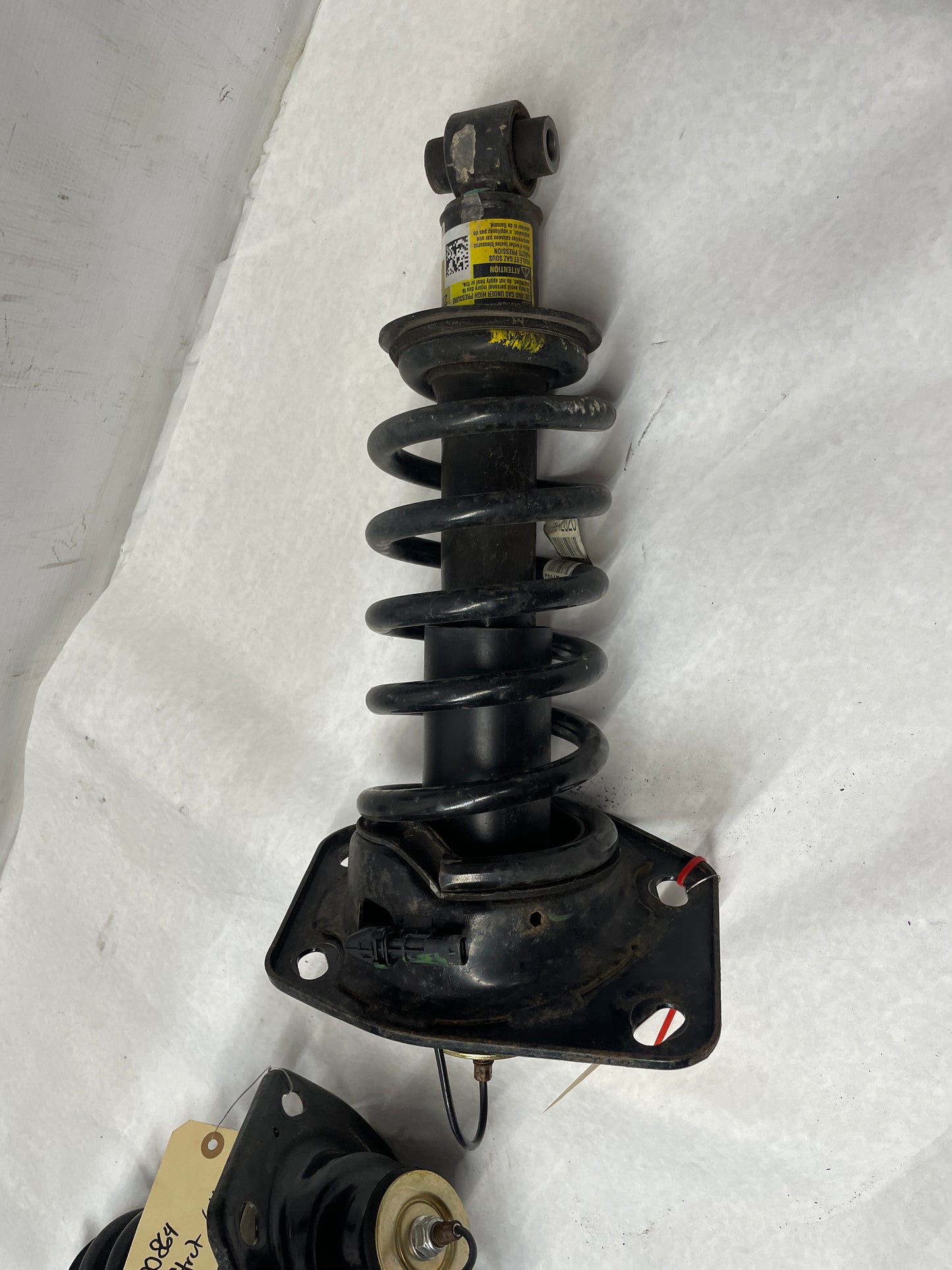2014 Chevy Camaro ZL1 Convertible RH & LH Rear Magnetic Ride Shock Strut Absorbers OEM - Day's Parts Yard