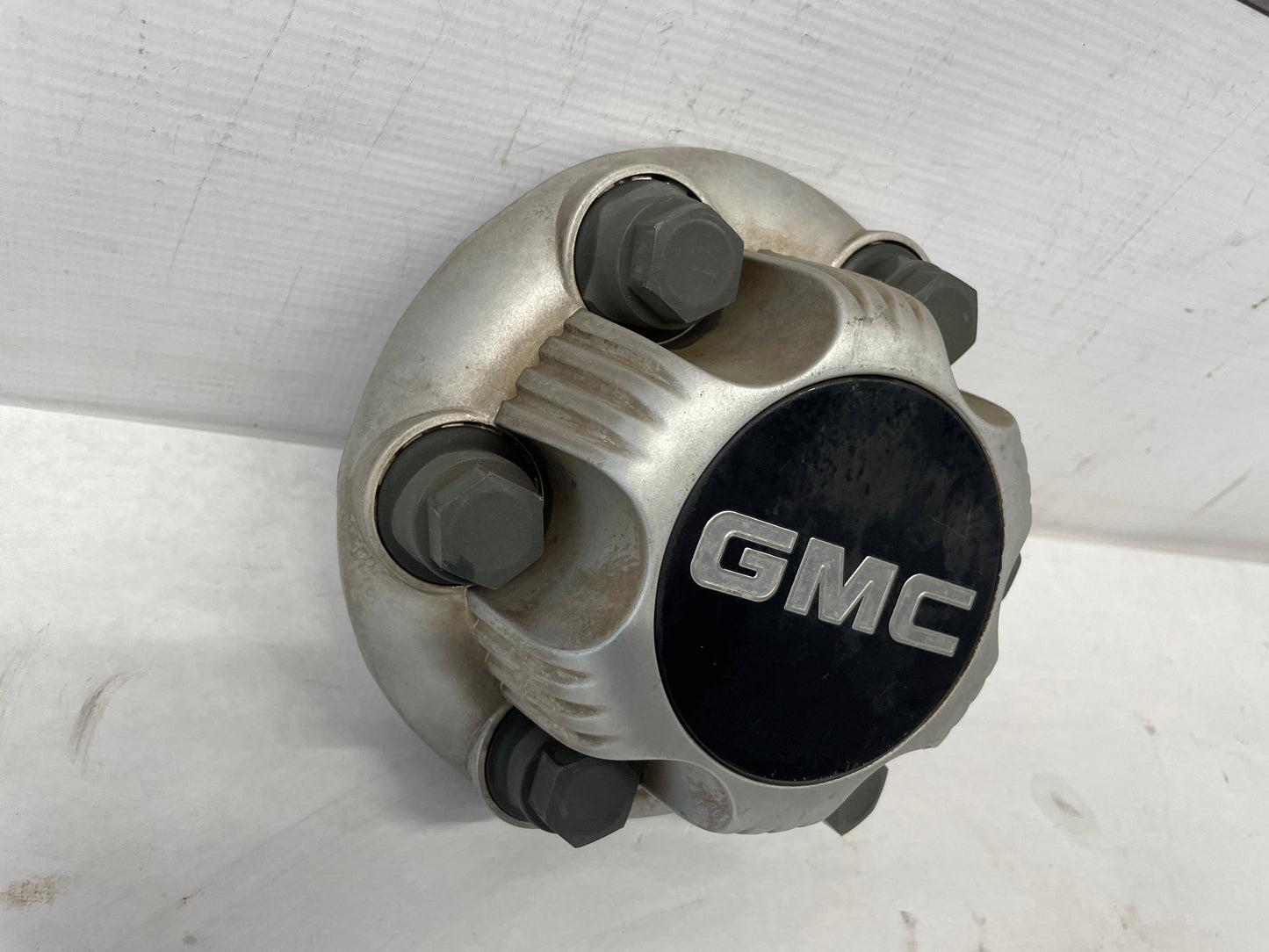 GMC SILVER CENTER CAP - Day's Parts Yard
