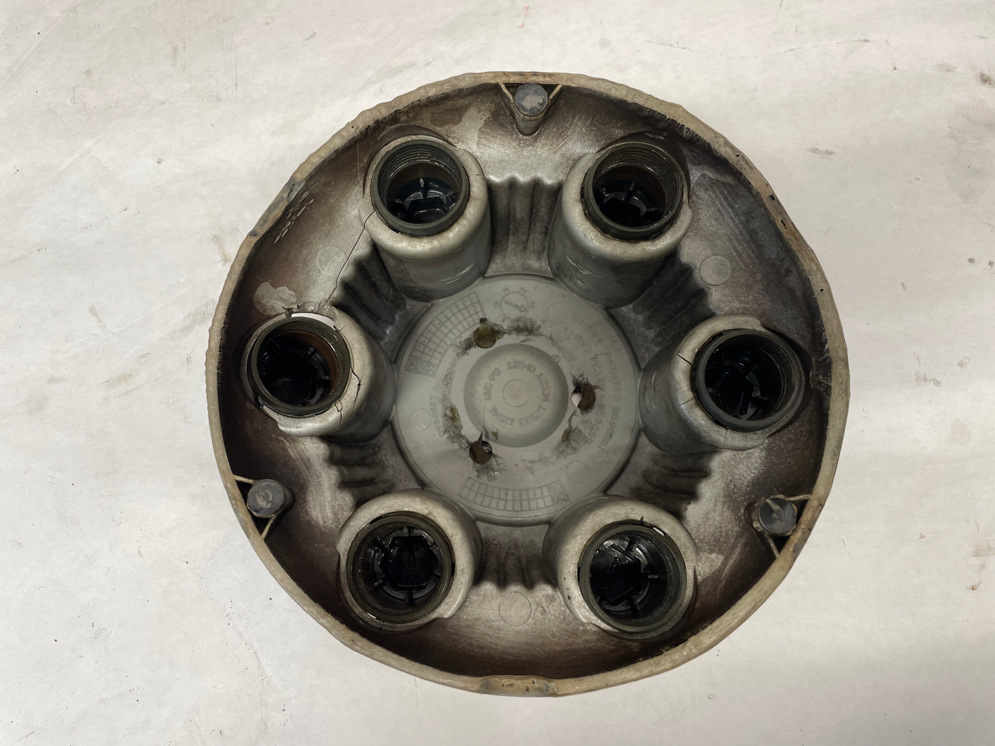 GMC SILVER CENTER CAP - Day's Parts Yard