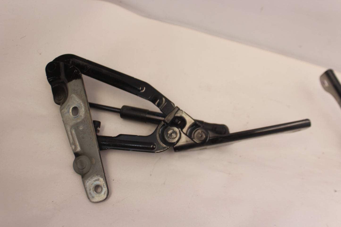 2021 Chevy Camaro SS RH & LH Trunk Deck Lid Hinges OEM - Day's Parts Yard