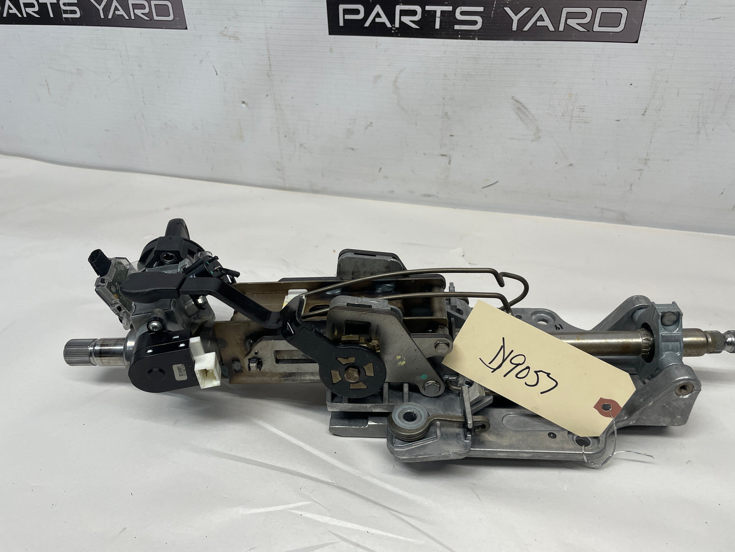 2008 Pontiac G8 Steering Column w/ Key Assembly OEM - Day's Parts Yard