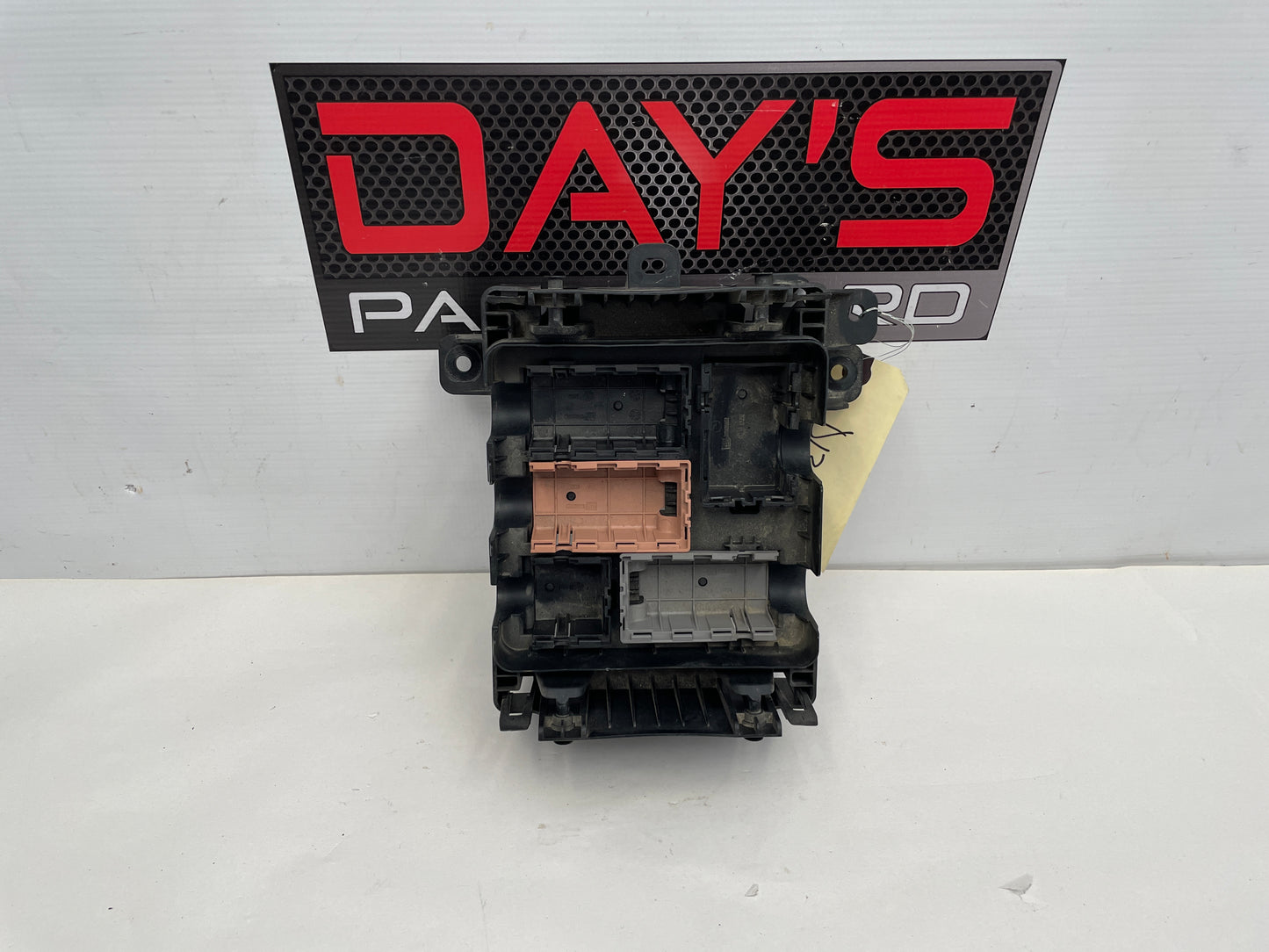 2014 Chevrolet SS Sedan Fuse Panel Retainer Block OEM - Day's Parts Yard