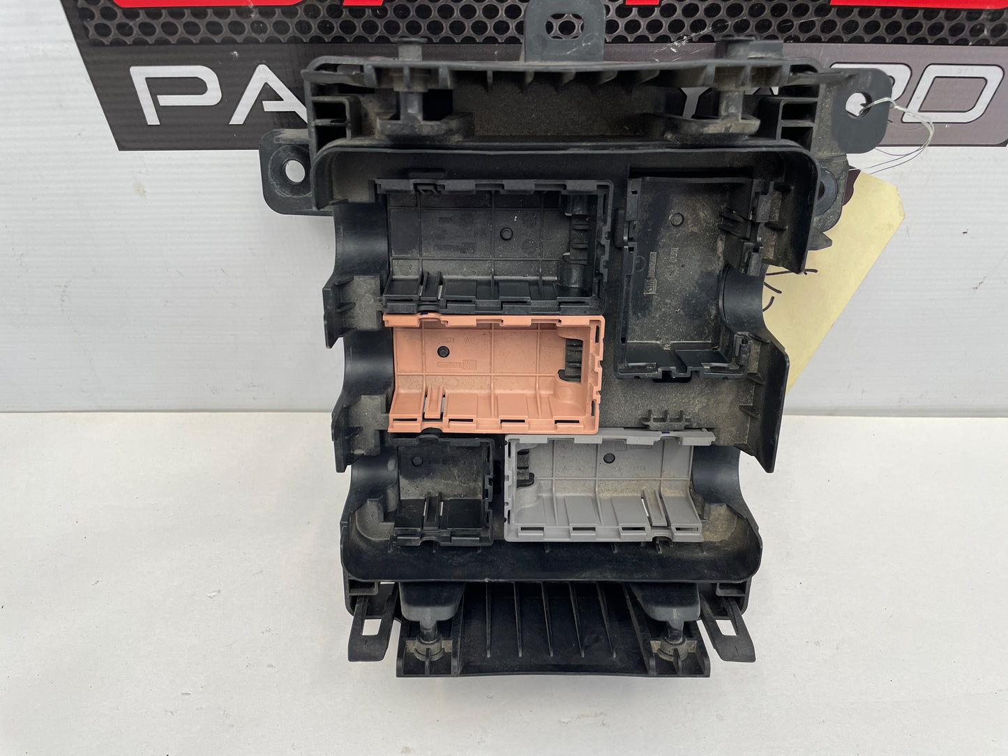 2014 Chevrolet SS Sedan Fuse Panel Retainer Block OEM - Day's Parts Yard