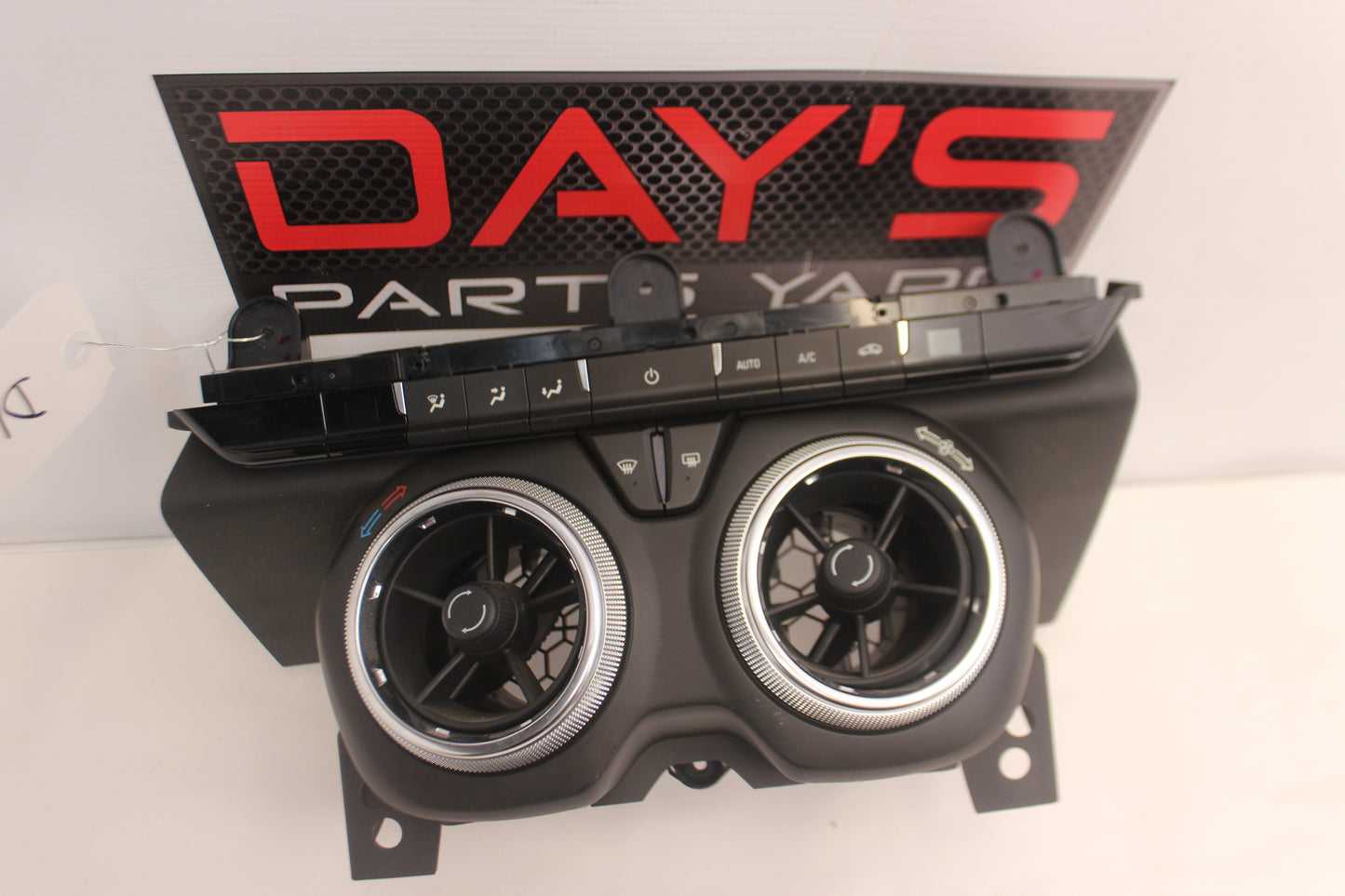 2021 Chevy Camaro SS Heater AC Climate Temperature Controls OEM - Day's Parts Yard