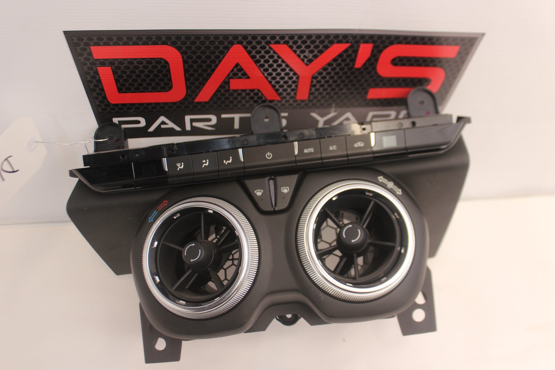 2021 Chevy Camaro SS Heater AC Climate Temperature Controls OEM - Day's Parts Yard