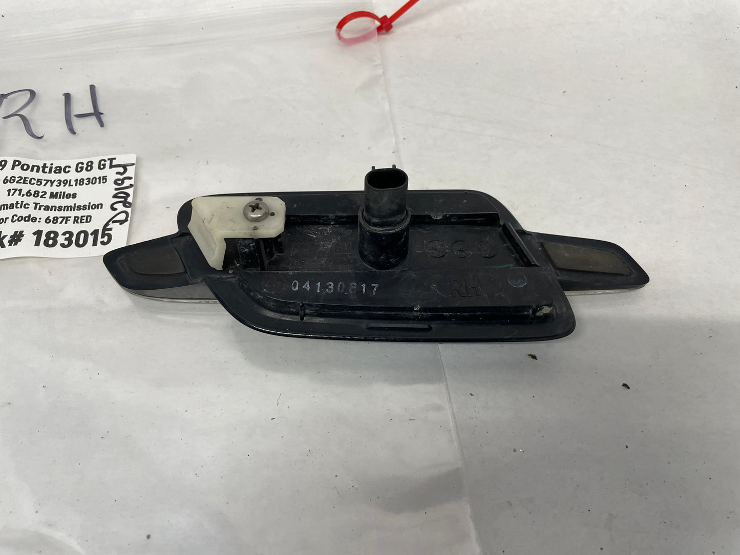 2009 Pontiac G8 GT RH Passenger Front Fender Marker Light OEM - Day's Parts Yard