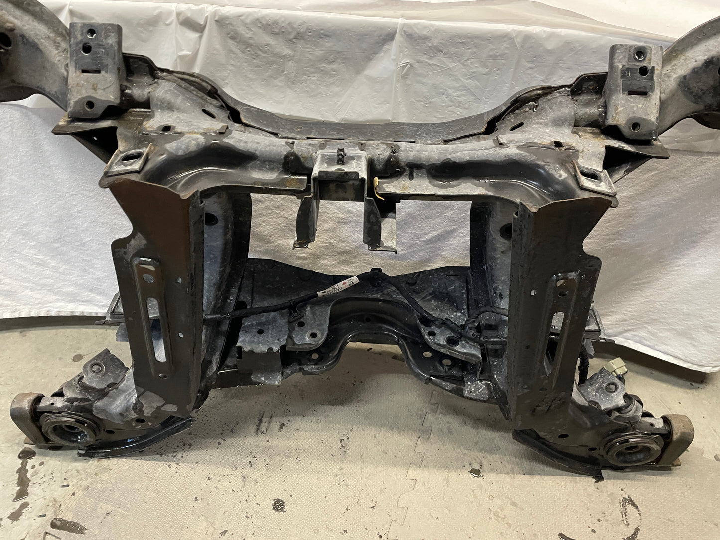 2014 Chevy Caprice PPV Rear Suspension Differential Cradle Subframe K Member OEM - Day's Parts Yard