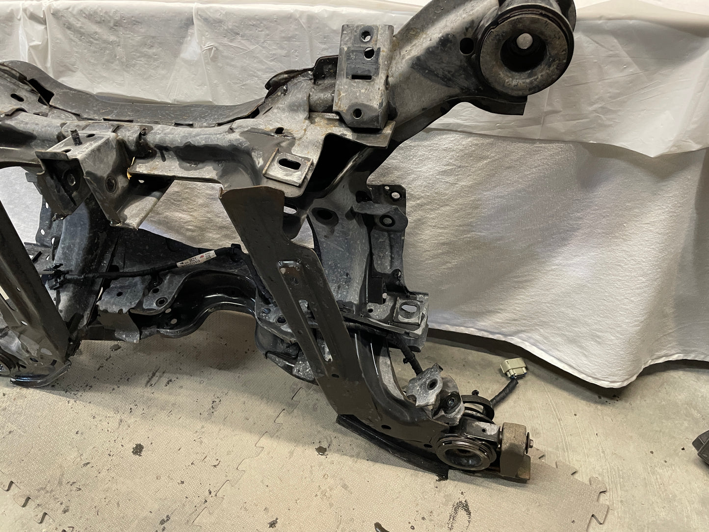 2014 Chevy Caprice PPV Rear Suspension Differential Cradle Subframe K Member OEM - Day's Parts Yard