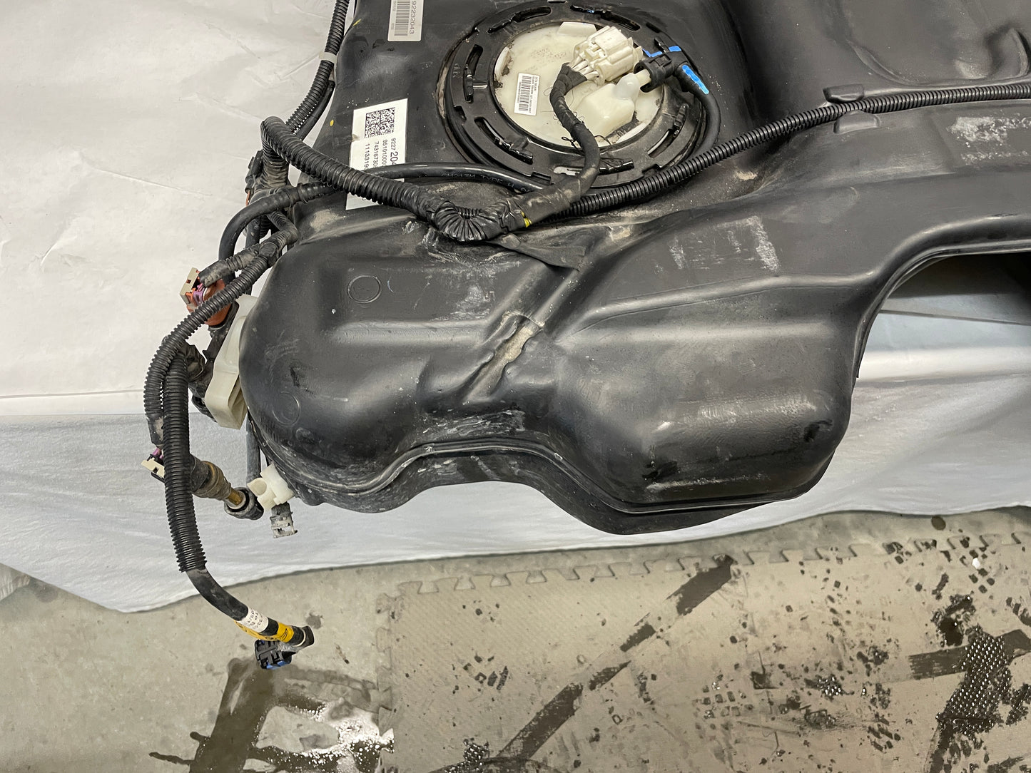 2014 Chevy Caprice PPV Fuel Gas Tank and Charcoal Canister w/ Pumps OEM - Day's Parts Yard