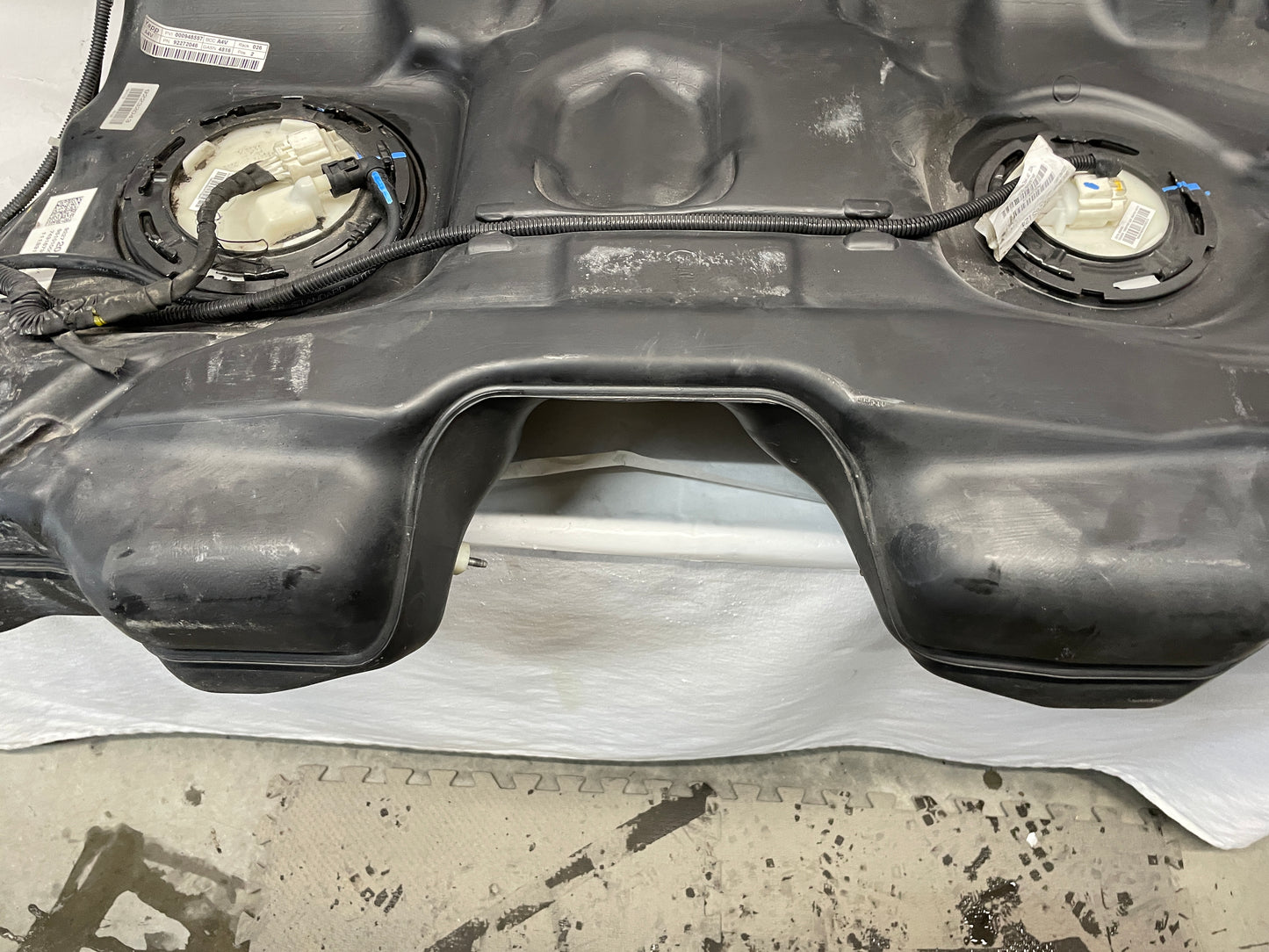 2014 Chevy Caprice PPV Fuel Gas Tank and Charcoal Canister w/ Pumps OEM - Day's Parts Yard
