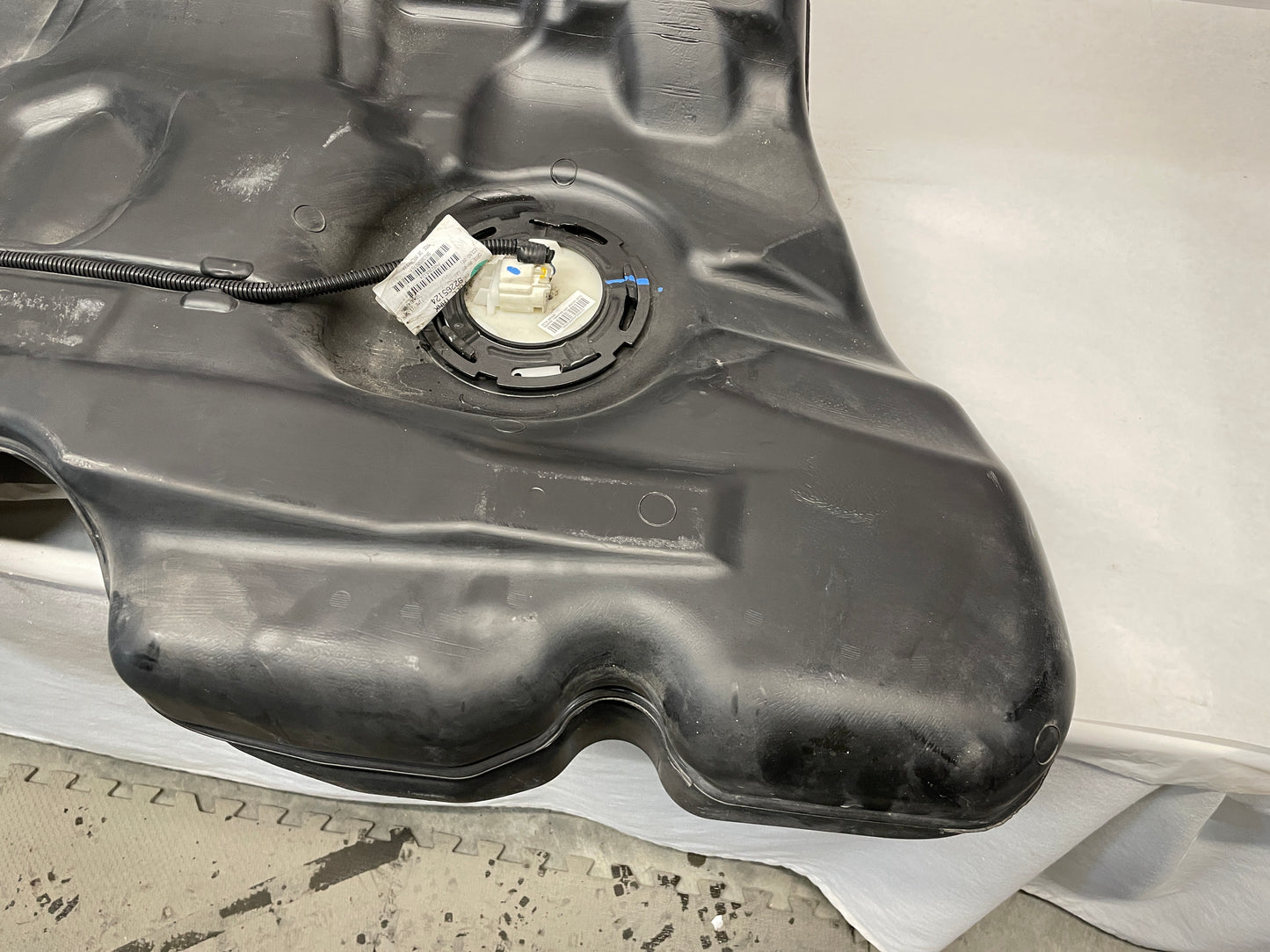 2014 Chevy Caprice PPV Fuel Gas Tank and Charcoal Canister w/ Pumps OEM - Day's Parts Yard