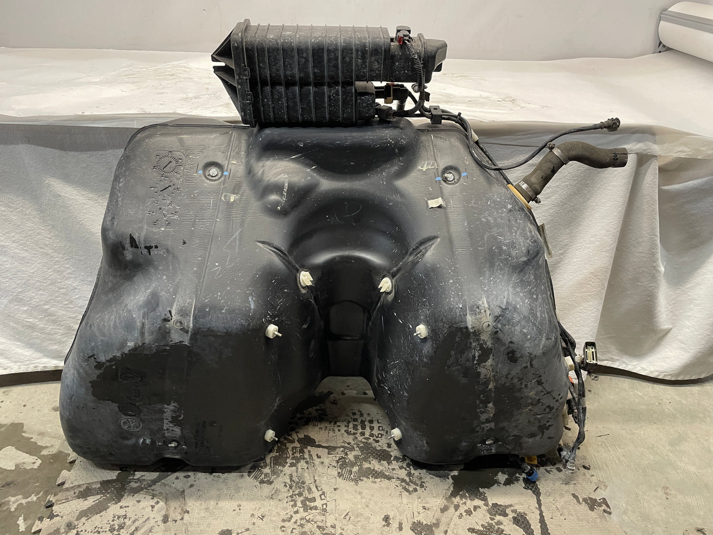 2014 Chevy Caprice PPV Fuel Gas Tank and Charcoal Canister w/ Pumps OEM - Day's Parts Yard