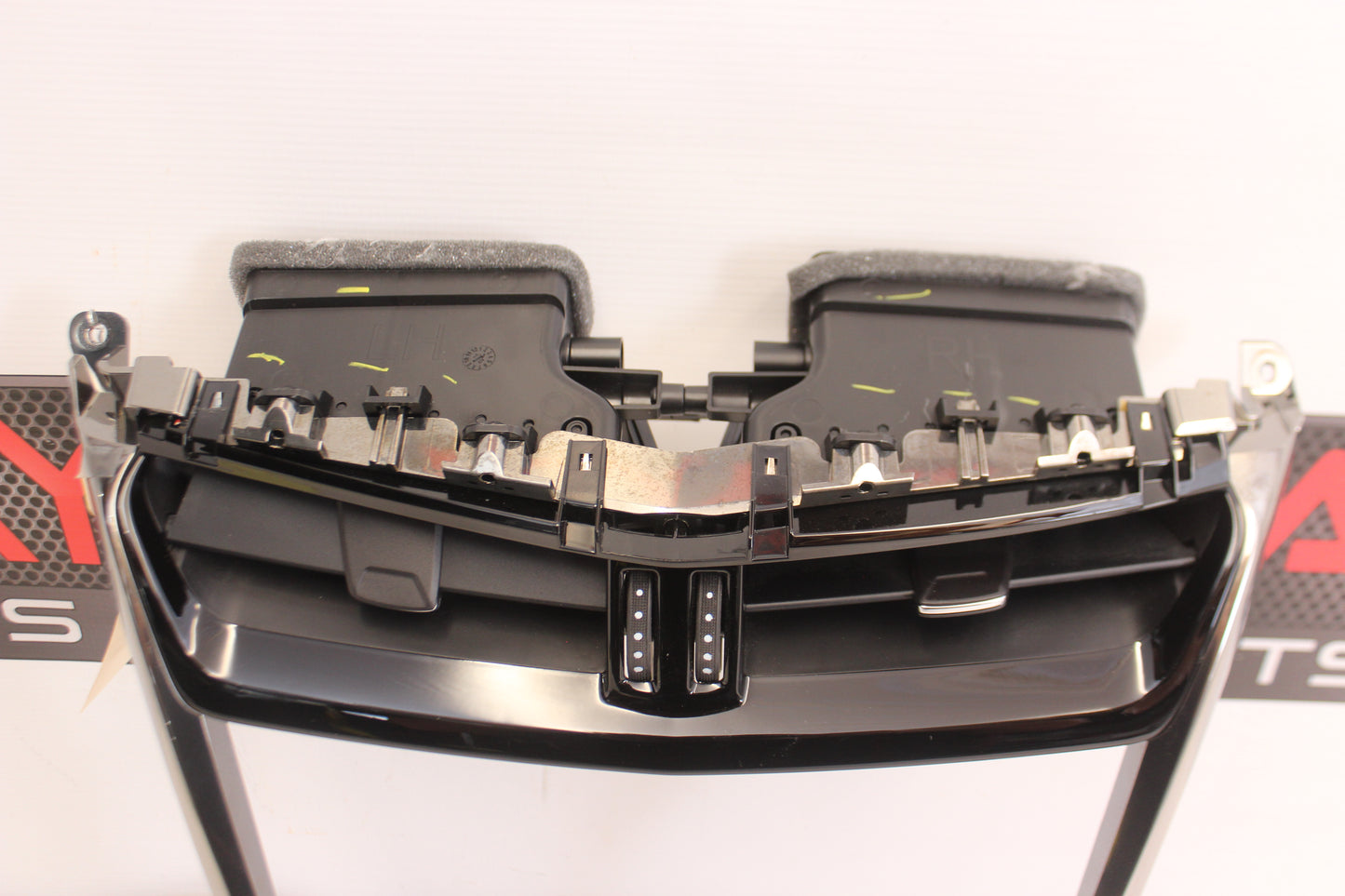 2018 Cadillac CTS-V Front Center Dash Air Vent Trim Screen Bezel OEM - Day's Parts Yard
