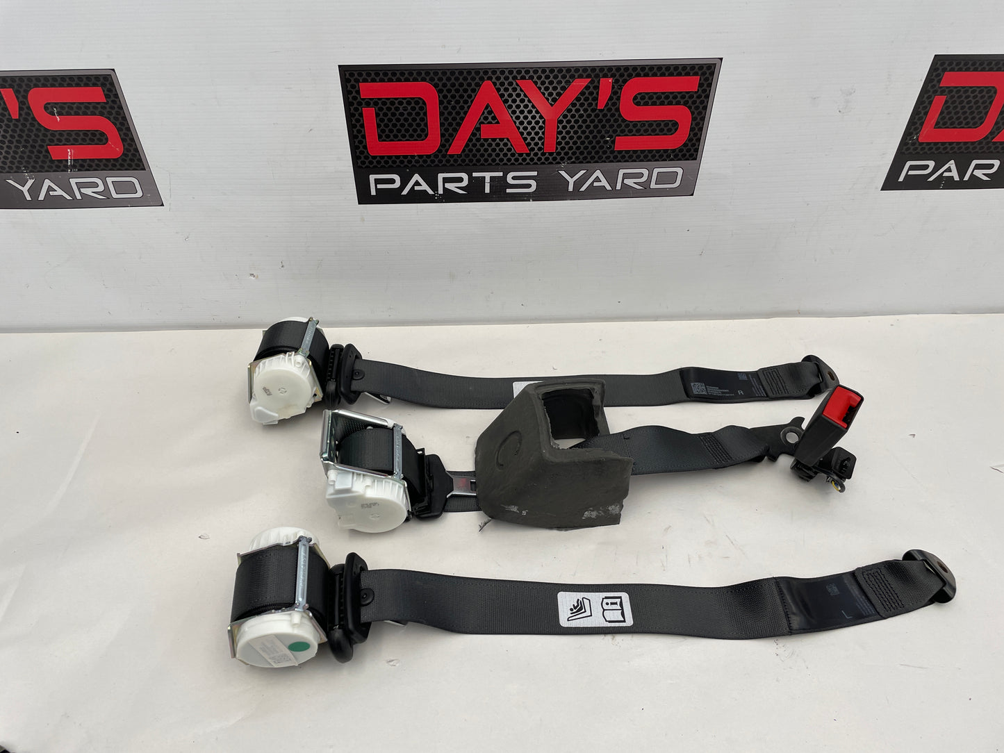 2014 Chevy SS Sedan Rear Seat Belt Seatbelt Retractors OEM - Day's Parts Yard
