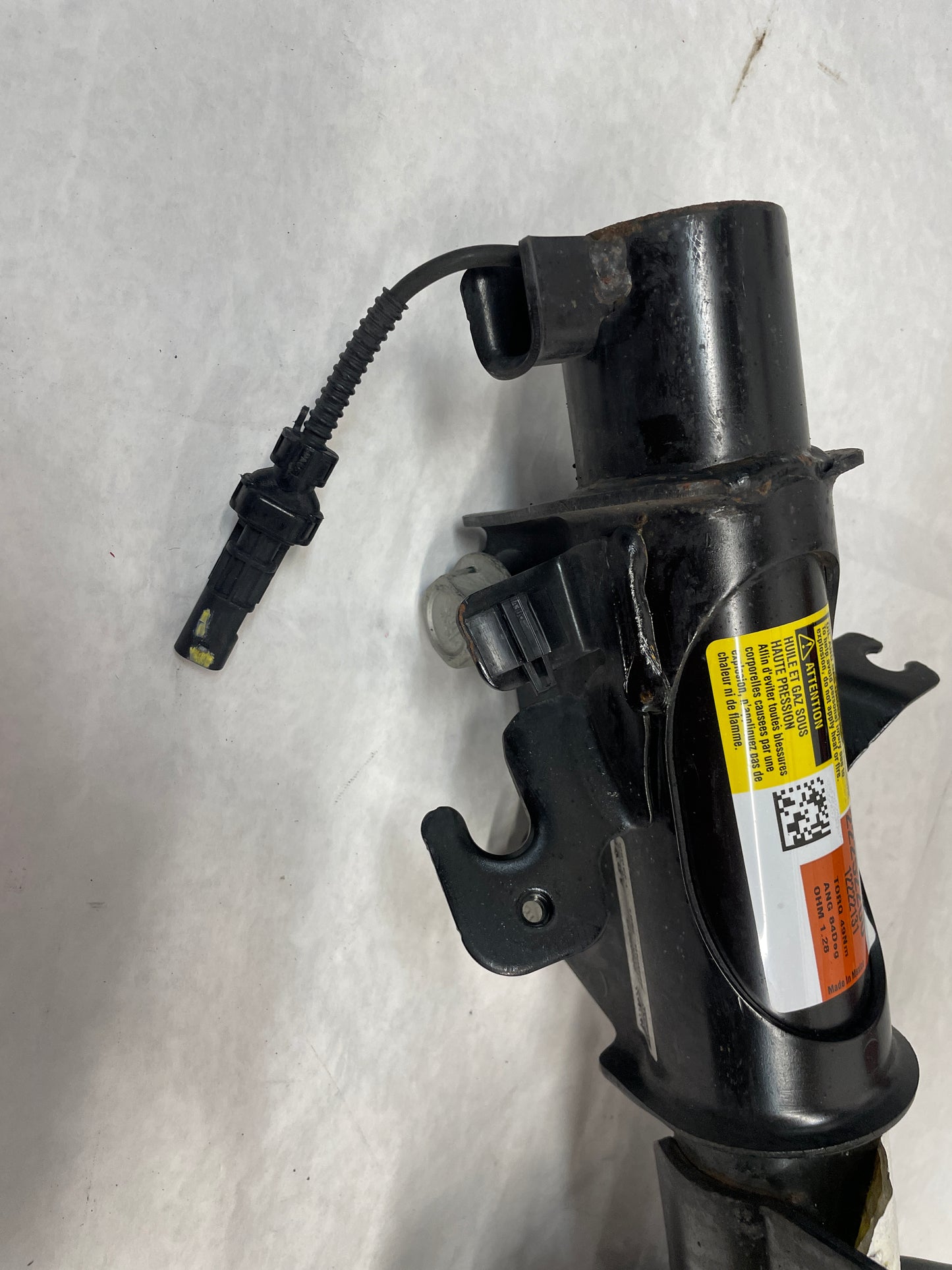 2013 Chevy Camaro ZL1 RH & LH Front Magnetic Ride Struts OEM - Day's Parts Yard
