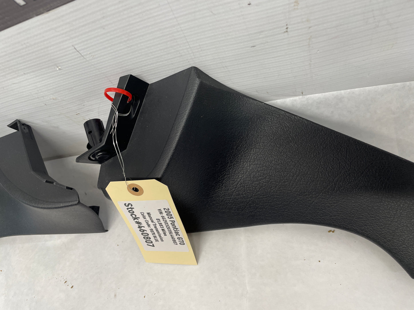 2005 Pontiac GTO RH & LH Center Console Dash Trim Moldings OEM - Day's Parts Yard