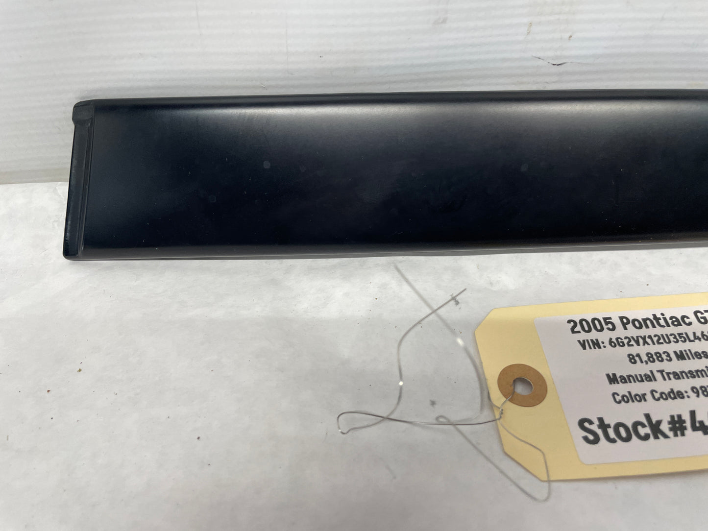 2005 Pontiac GTO RH Passenger Exterior B Pillar Window Trim Cover Applique Molding OEM - Day's Parts Yard