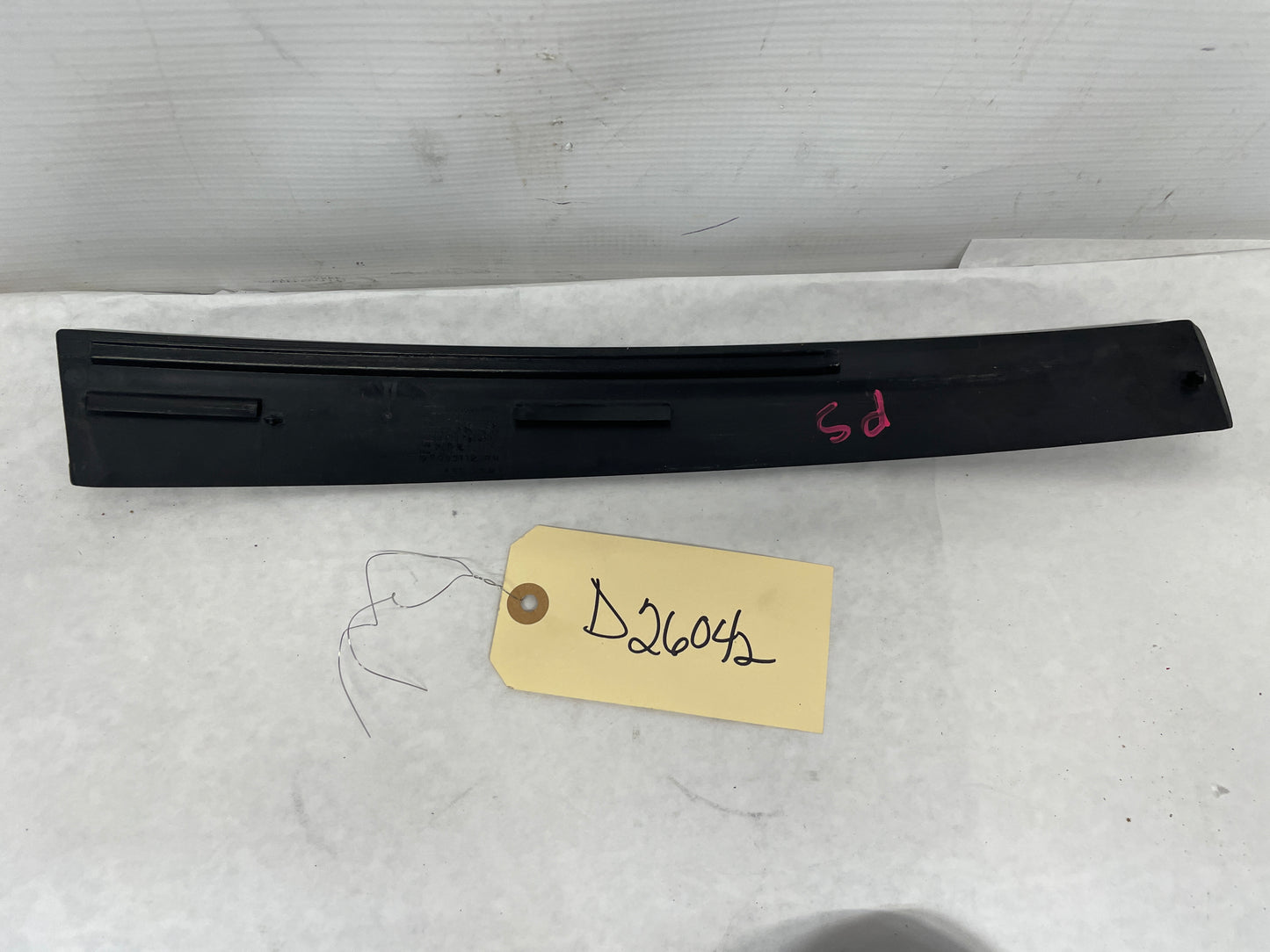 2005 Pontiac GTO RH Passenger Exterior B Pillar Window Trim Cover Applique Molding OEM - Day's Parts Yard