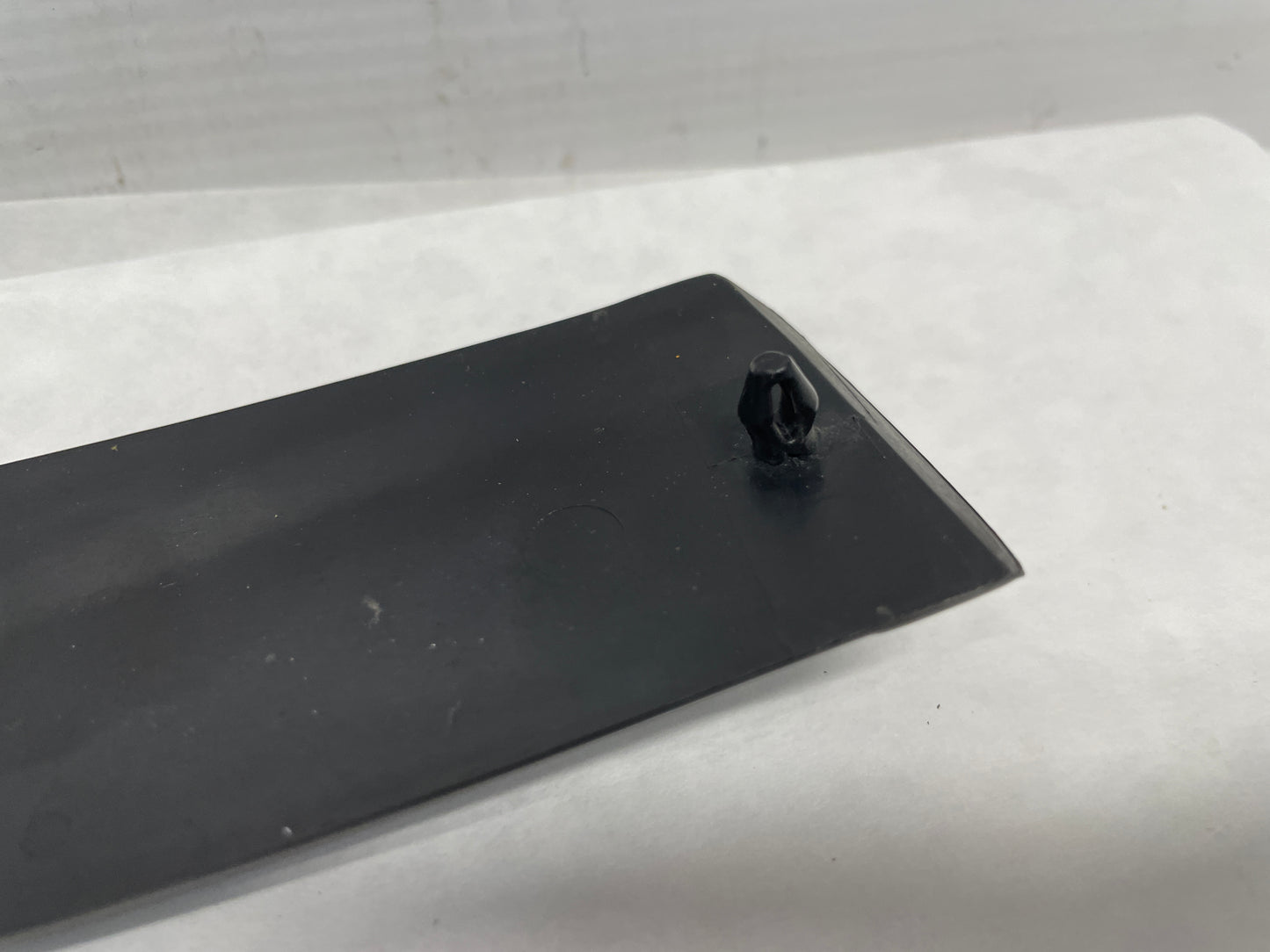 2005 Pontiac GTO RH Passenger Exterior B Pillar Window Trim Cover Applique Molding OEM - Day's Parts Yard