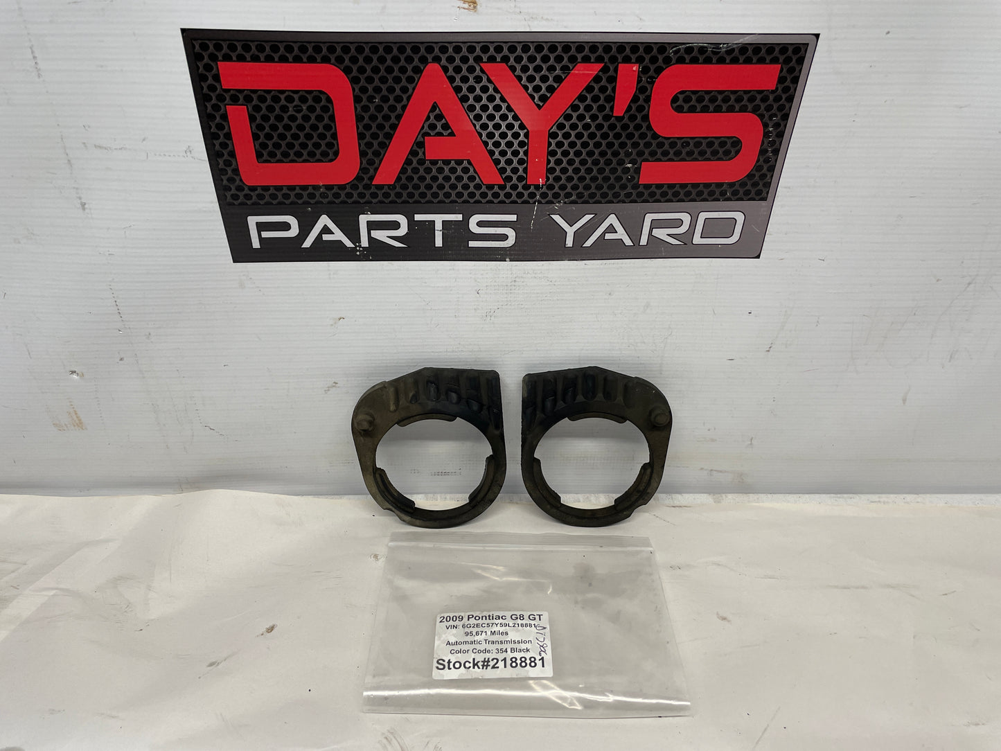 2009 Pontiac G8 GT Rear Cradle Rubber Isolators Set OEM - Day's Parts Yard
