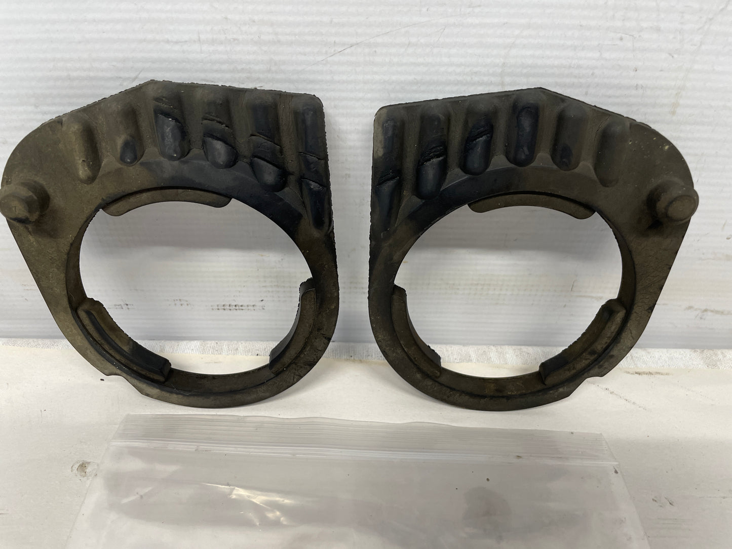 2009 Pontiac G8 GT Rear Cradle Rubber Isolators Set OEM - Day's Parts Yard