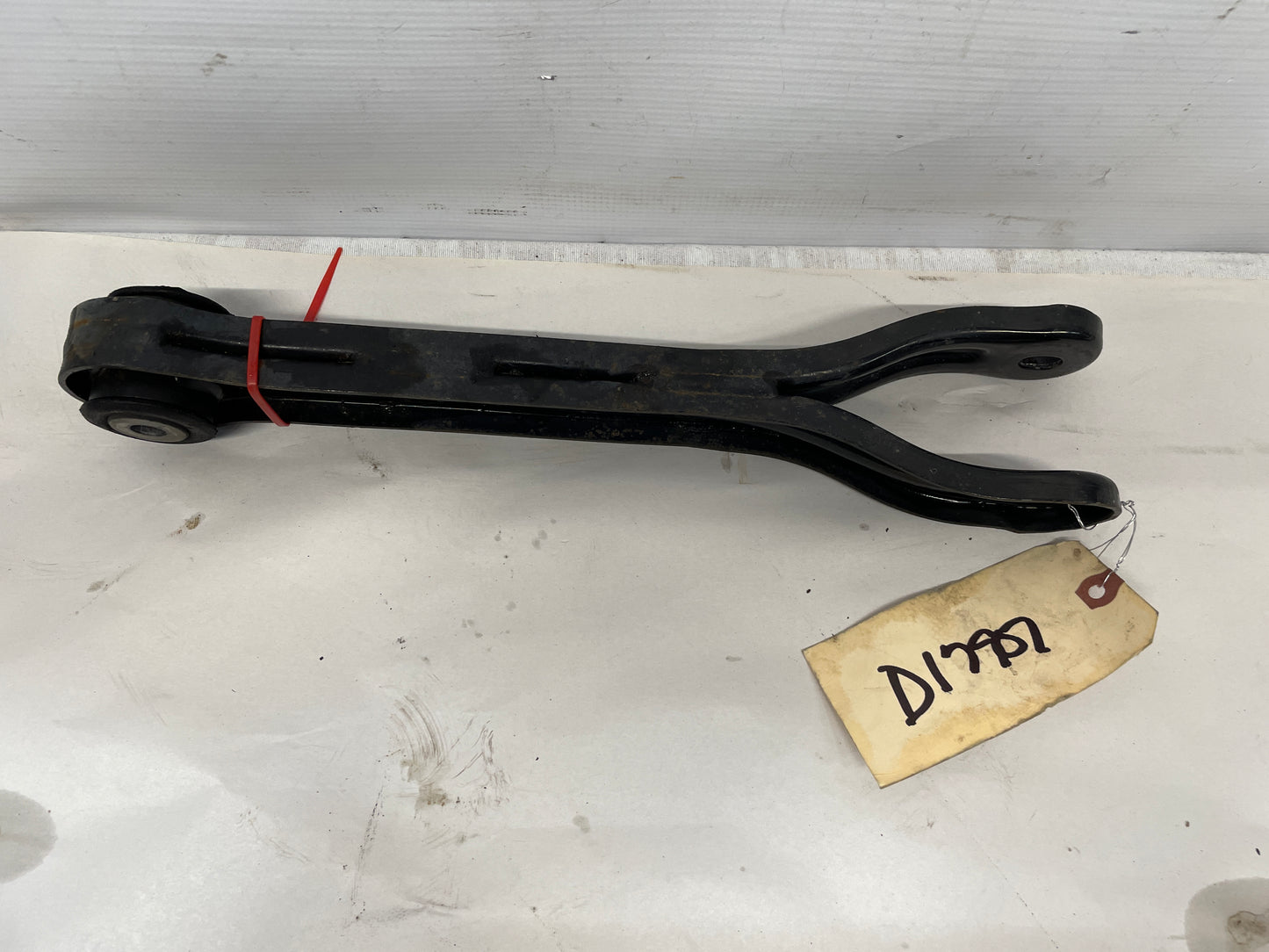 2009 Pontiac G8 GT RH Passenger Rear Suspension Trailing Control Arm OEM - Day's Parts Yard