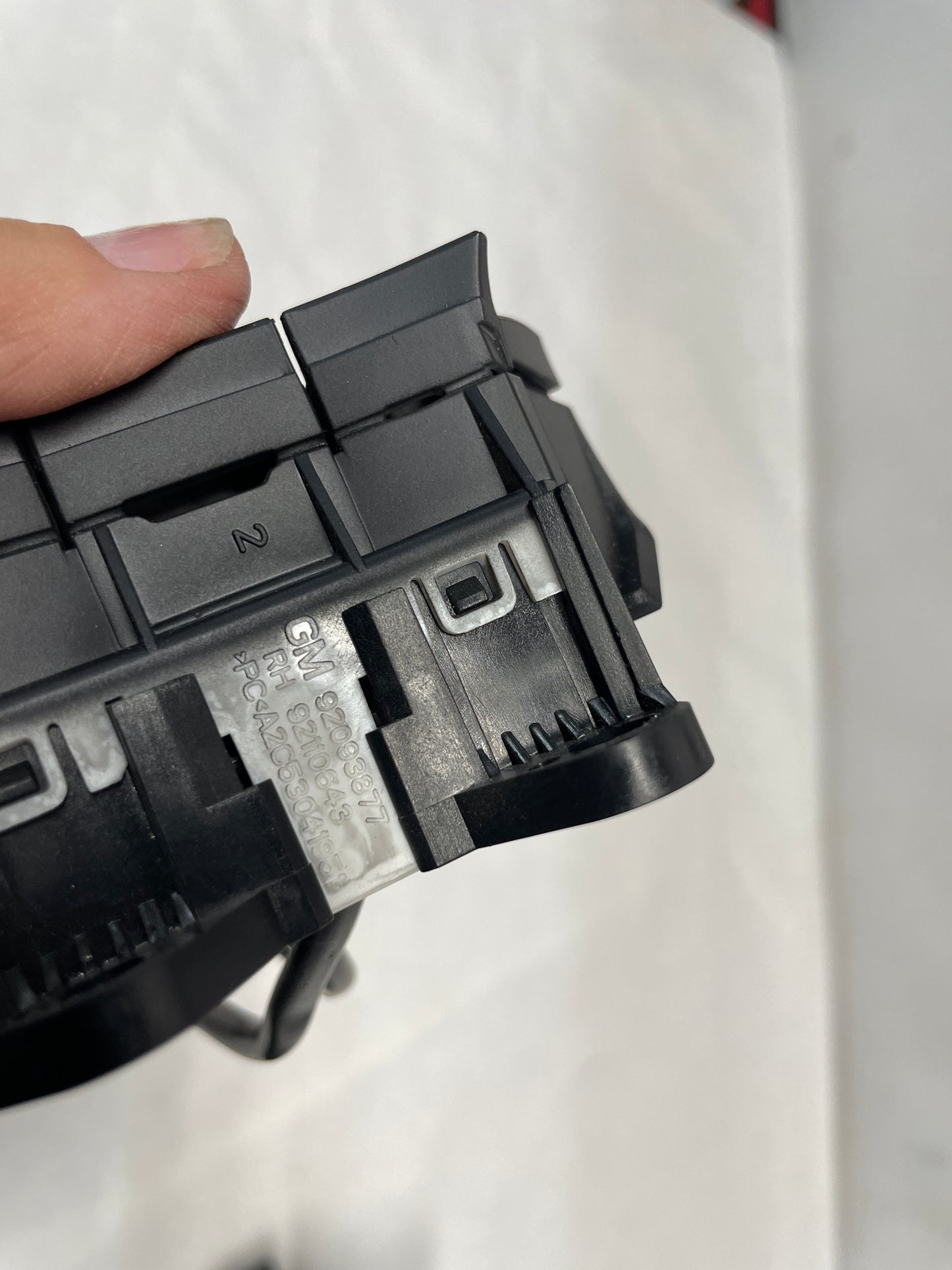 2005 Pontiac GTO Steering Wheel Radio Control Buttons Switches OEM - Day's Parts Yard