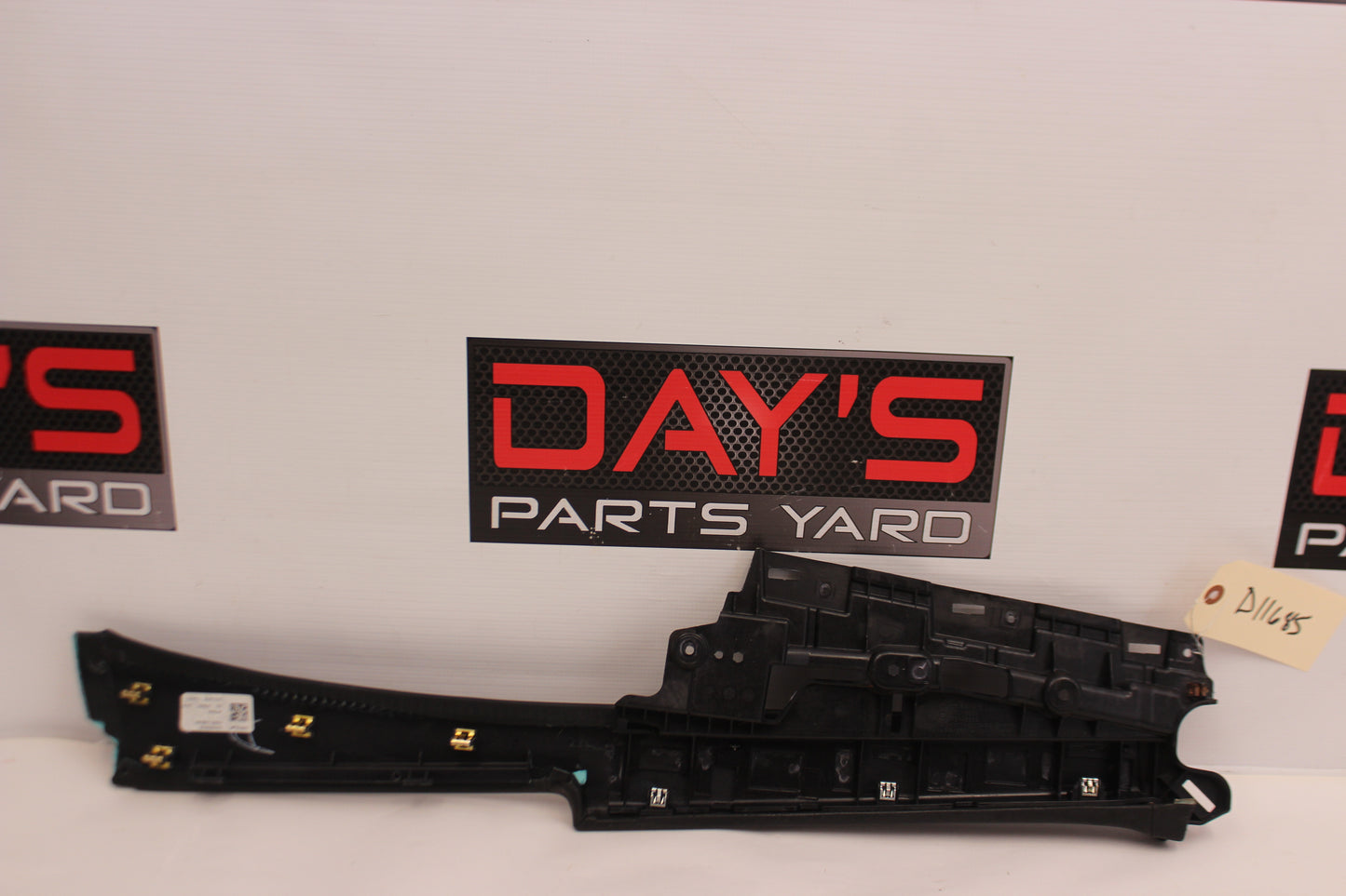 2016 Cadillac CTS-V RH Passenger Floor Console Trim OEM - Day's Parts Yard