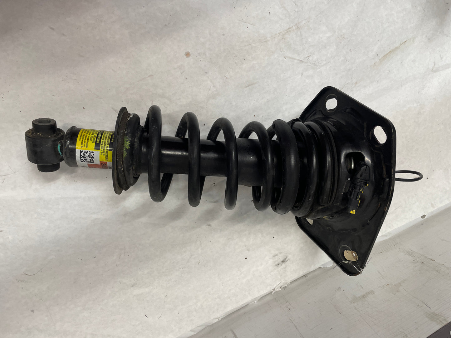2013 Chevy Camaro ZL1 RH & LH Rear Magnetic Ride Struts OEM - Day's Parts Yard