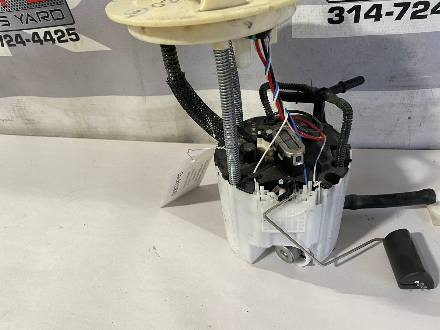 2018 Chevrolet Camaro SS Fuel Pump Assembly OEM - Day's Parts Yard